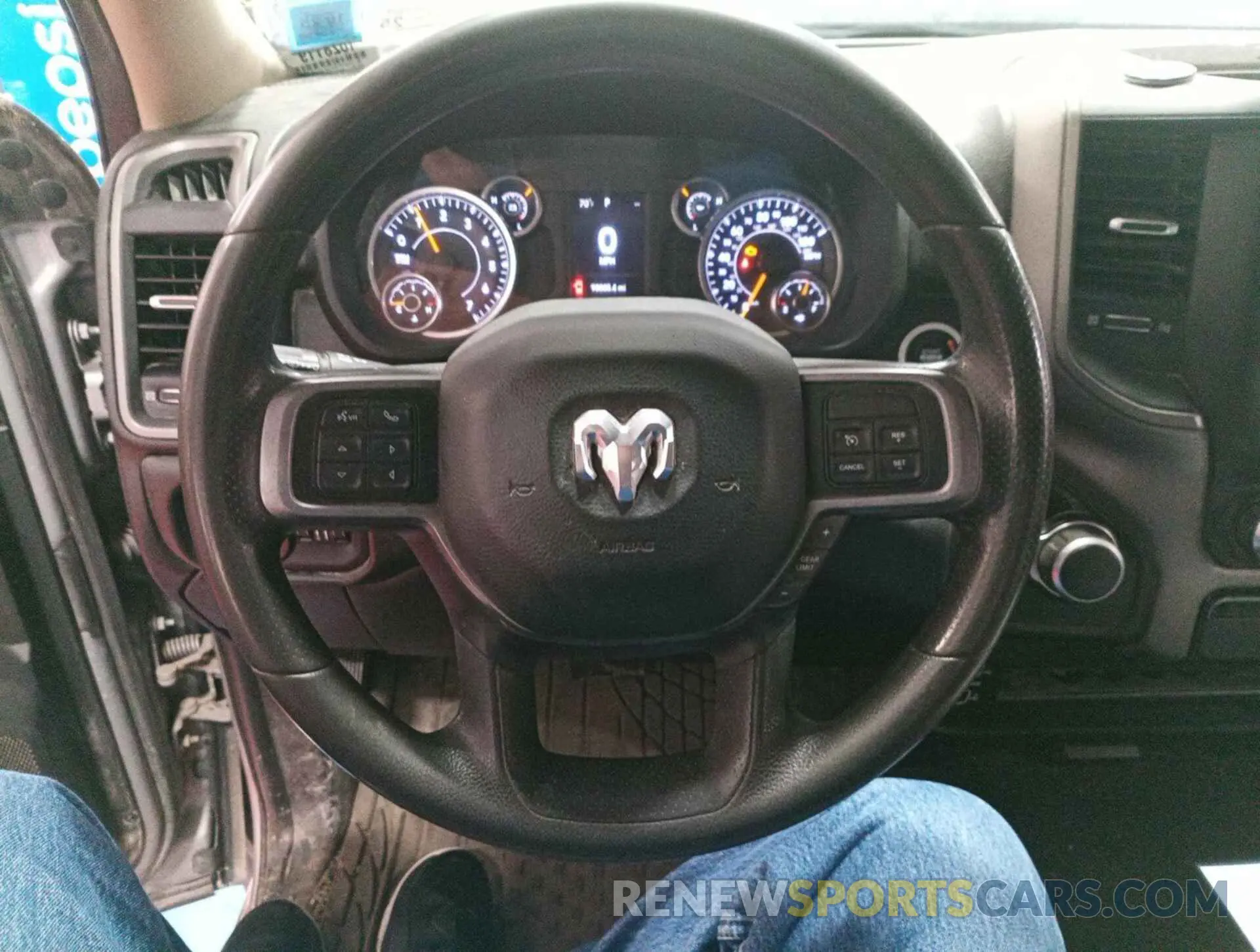 25 fotografías del automóvil dañado 3C6UR5CJ2KG596954 RAM 2500 2019