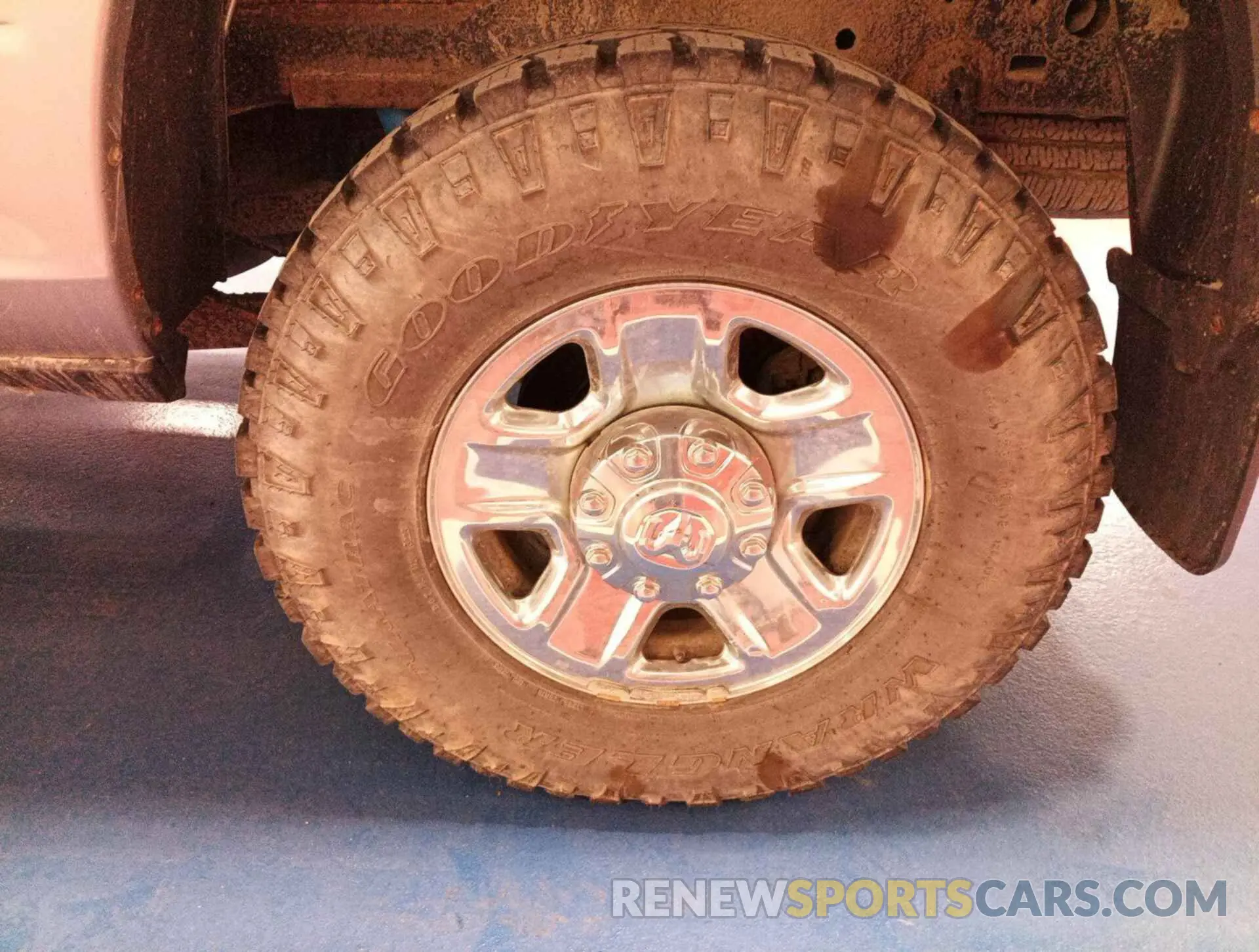 27 fotografías del automóvil dañado 3C6UR5CJ2KG596954 RAM 2500 2019