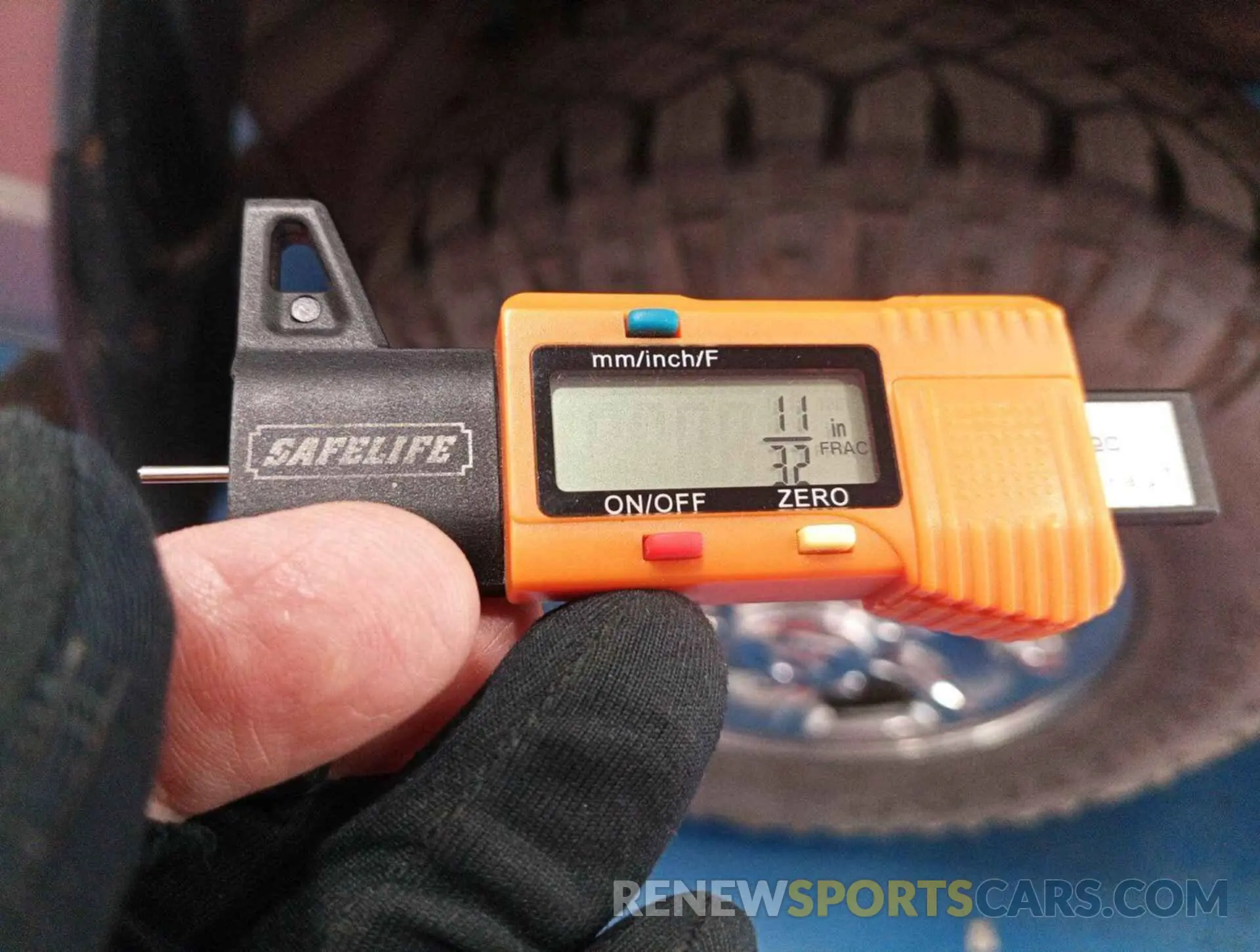 29 fotografías del automóvil dañado 3C6UR5CJ2KG596954 RAM 2500 2019