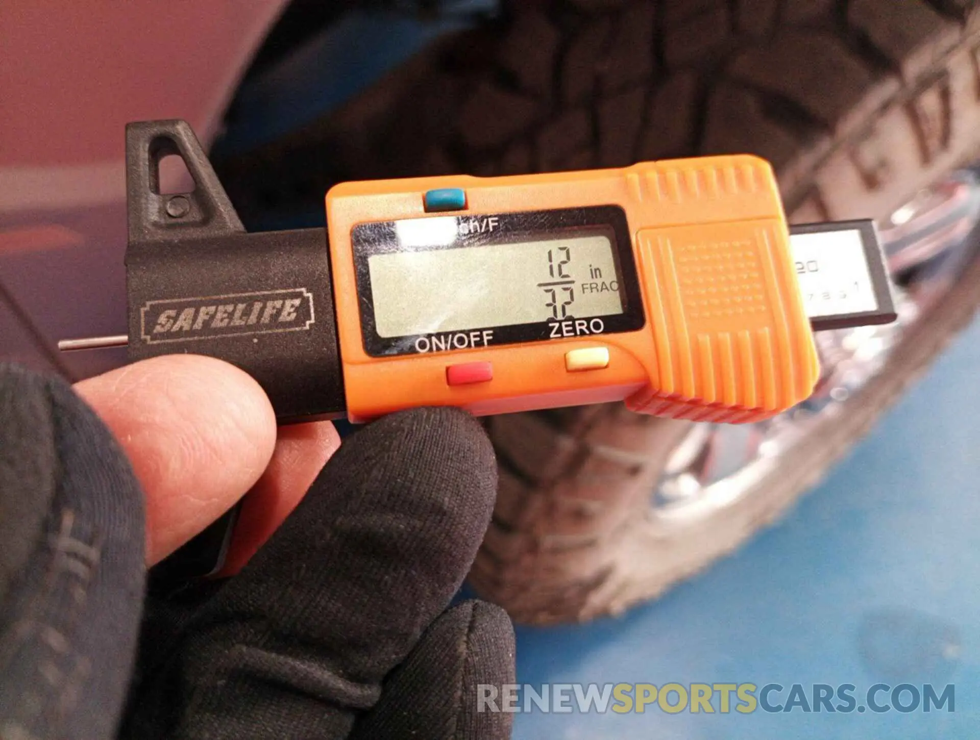 8 fotografías del automóvil dañado 3C6UR5CJ2KG596954 RAM 2500 2019