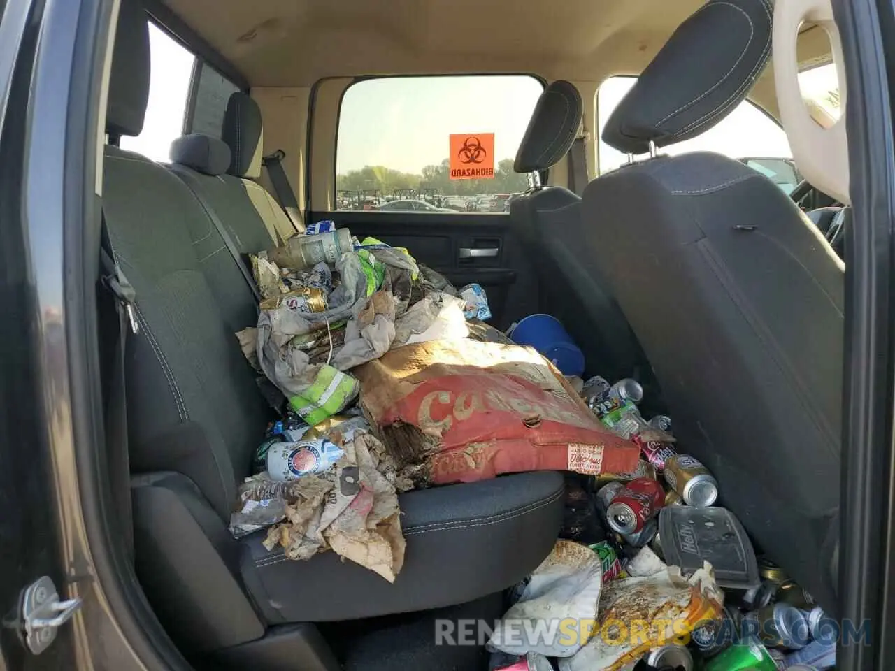 10 fotografías del automóvil dañado 3C6UR5CJ6KG553668 RAM 2500 2019
