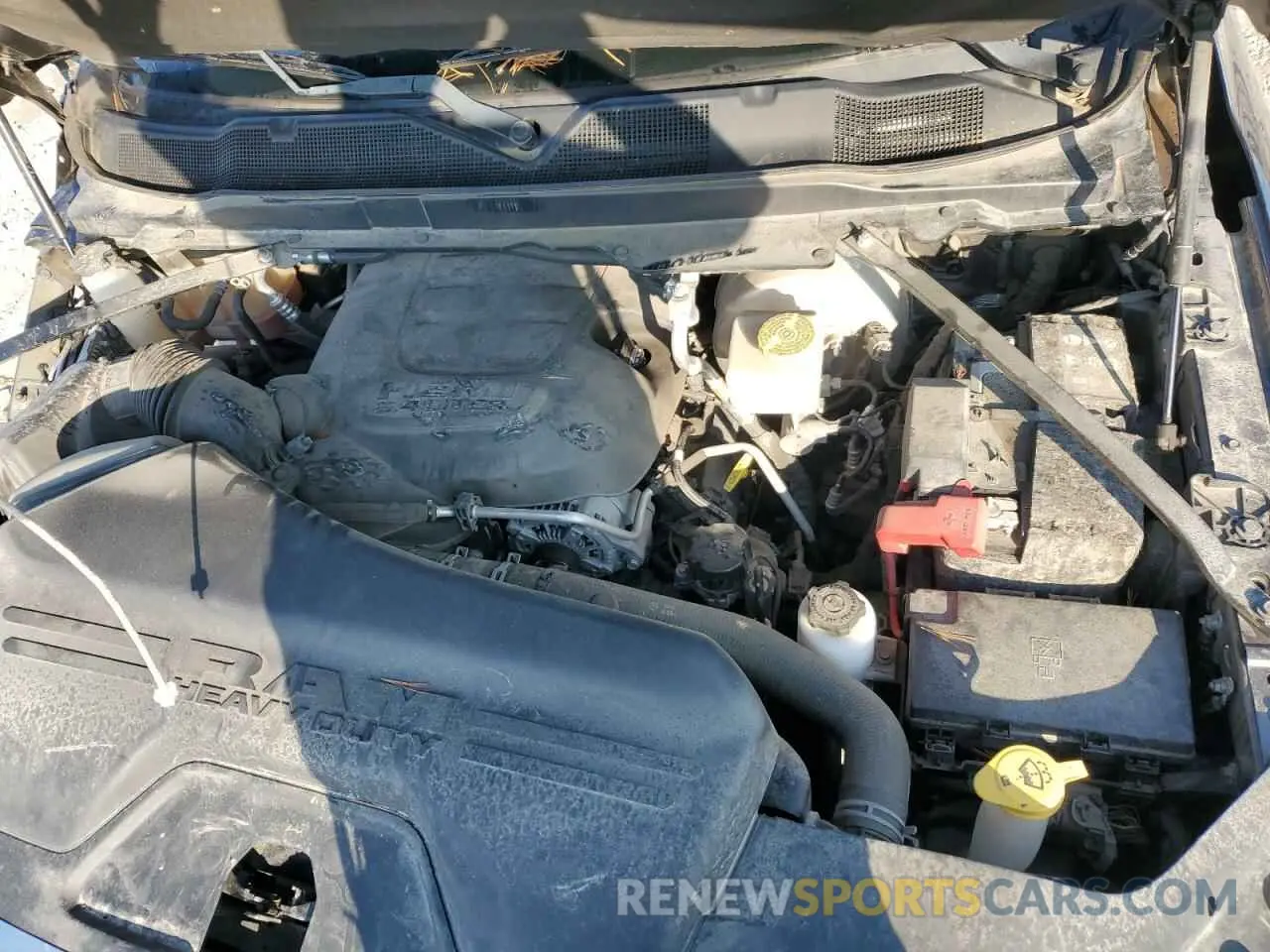 11 fotografías del automóvil dañado 3C6UR5CJ6KG553668 RAM 2500 2019