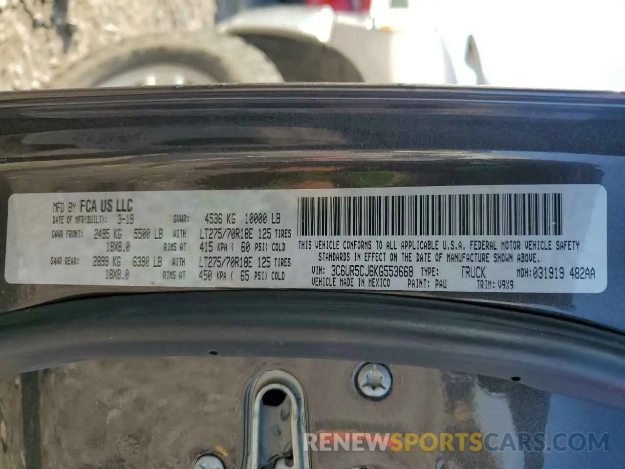 12 fotografías del automóvil dañado 3C6UR5CJ6KG553668 RAM 2500 2019