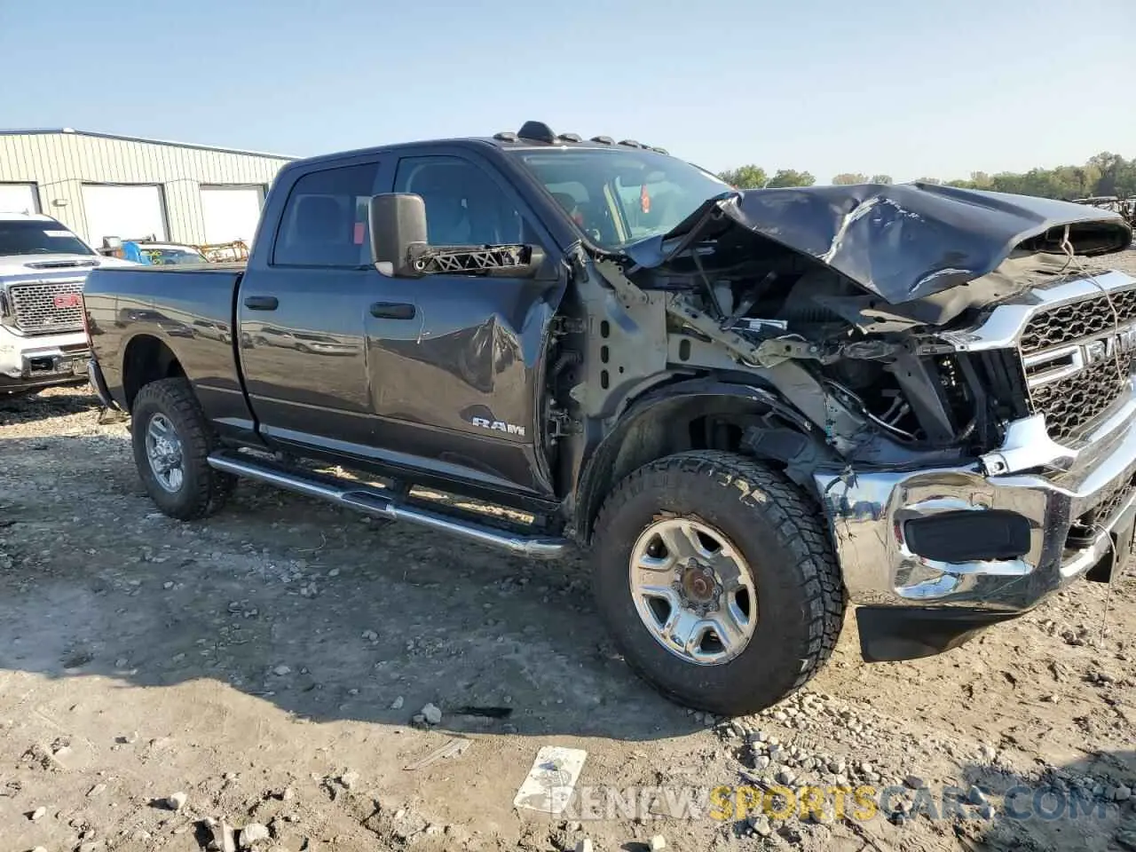 4 fotografías del automóvil dañado 3C6UR5CJ6KG553668 RAM 2500 2019