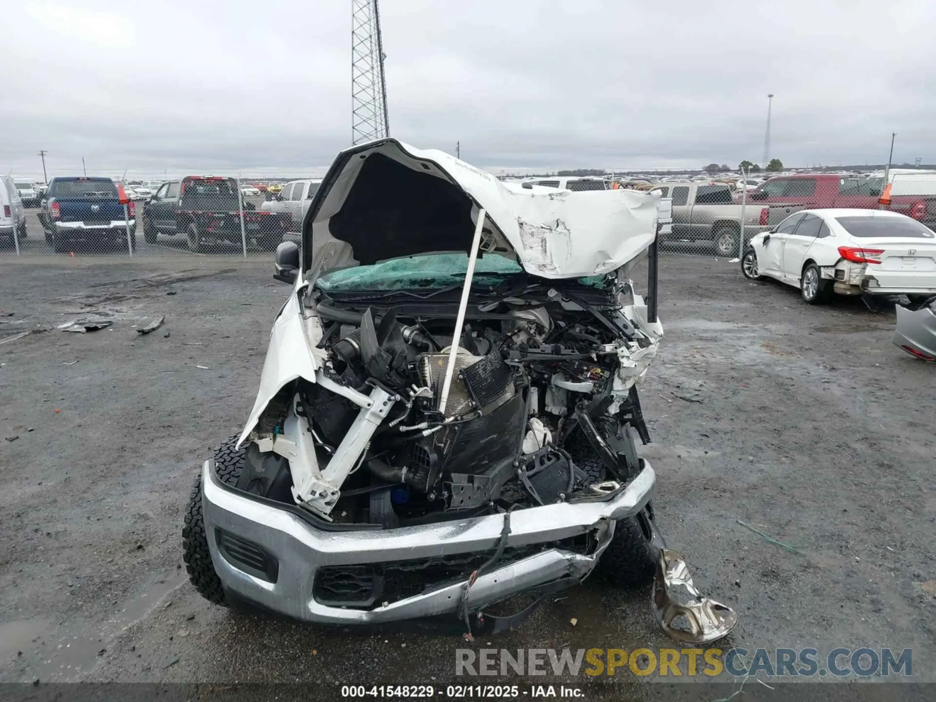 10 fotografías del automóvil dañado 3C6UR5CJ7KG611707 RAM 2500 2019