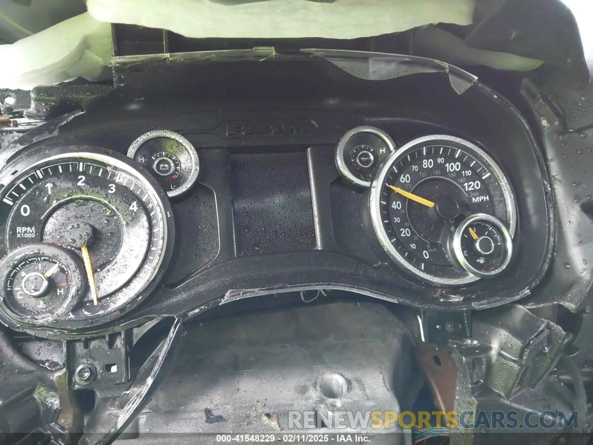 7 fotografías del automóvil dañado 3C6UR5CJ7KG611707 RAM 2500 2019