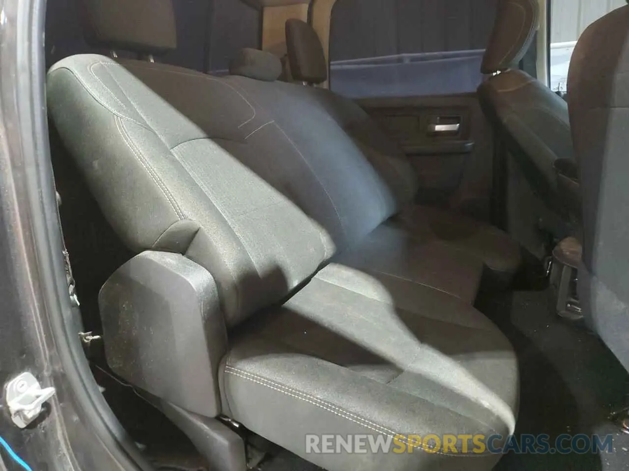 10 fotografías del automóvil dañado 3C6UR5CL1KG691166 RAM 2500 2019
