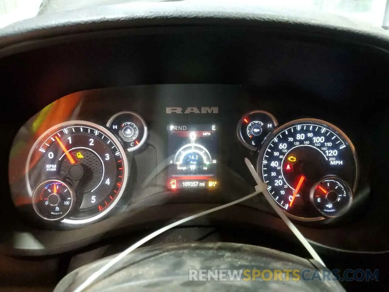 9 fotografías del automóvil dañado 3C6UR5CL1KG691166 RAM 2500 2019