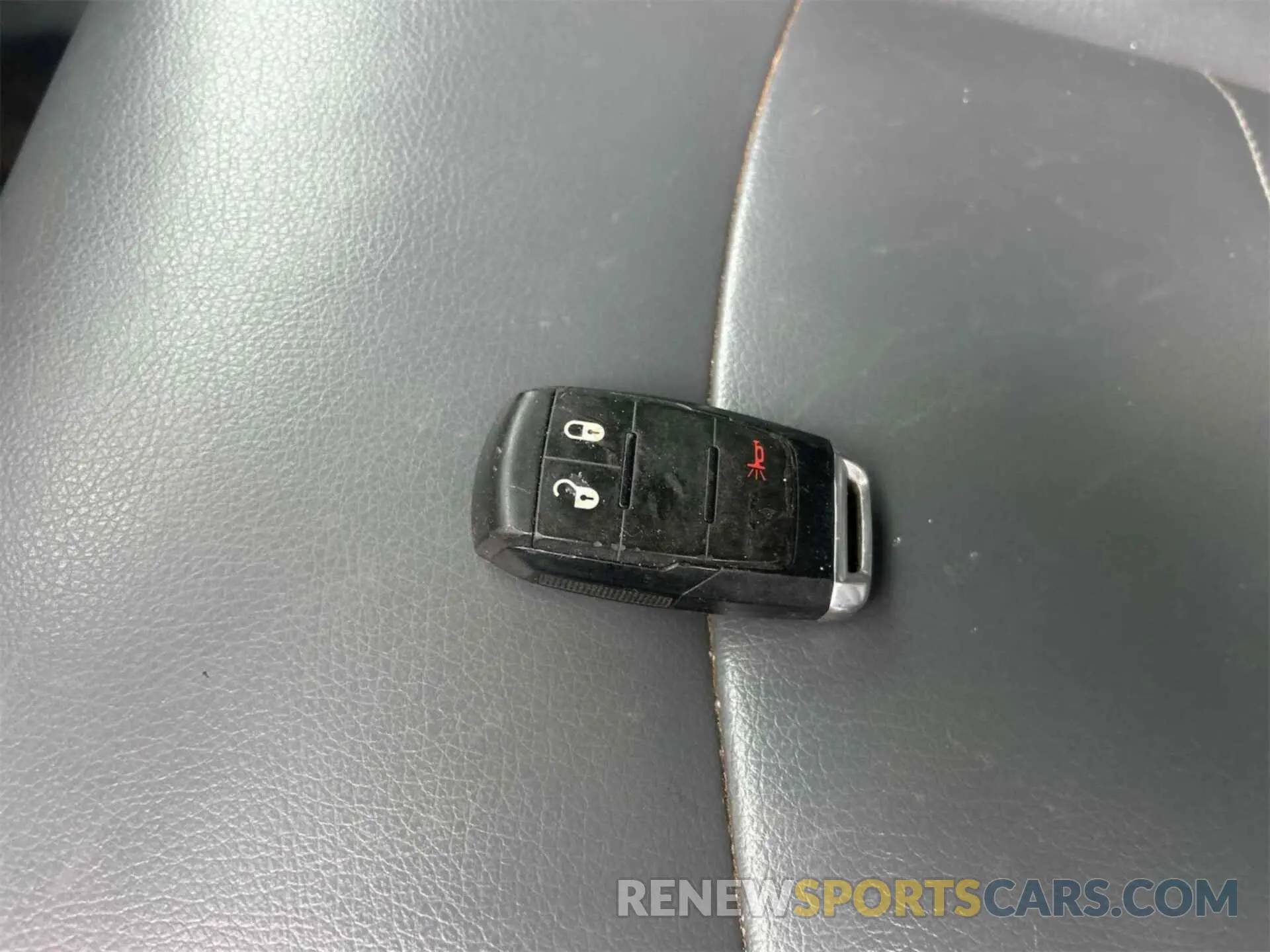 19 fotografías del automóvil dañado 3C6UR5CL4KG598108 RAM 2500 2019