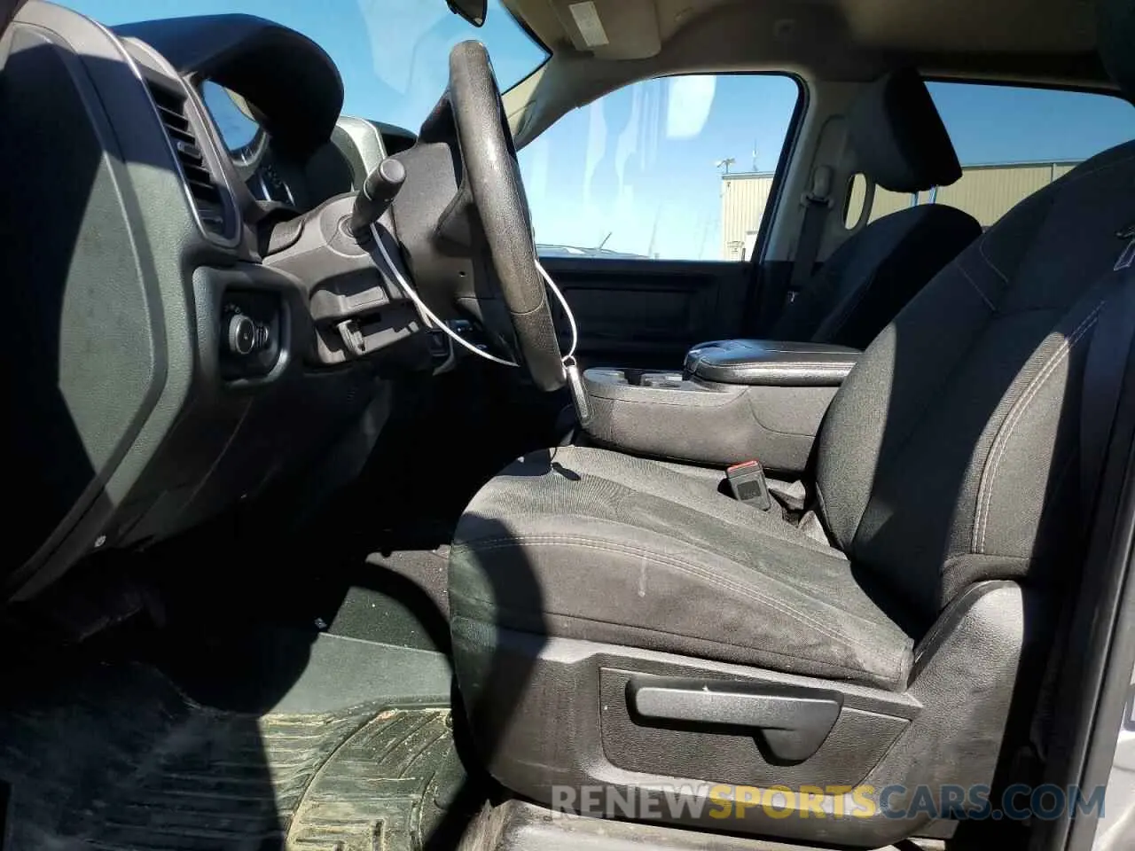 7 fotografías del automóvil dañado 3C6UR5CL5KG705523 RAM 2500 2019