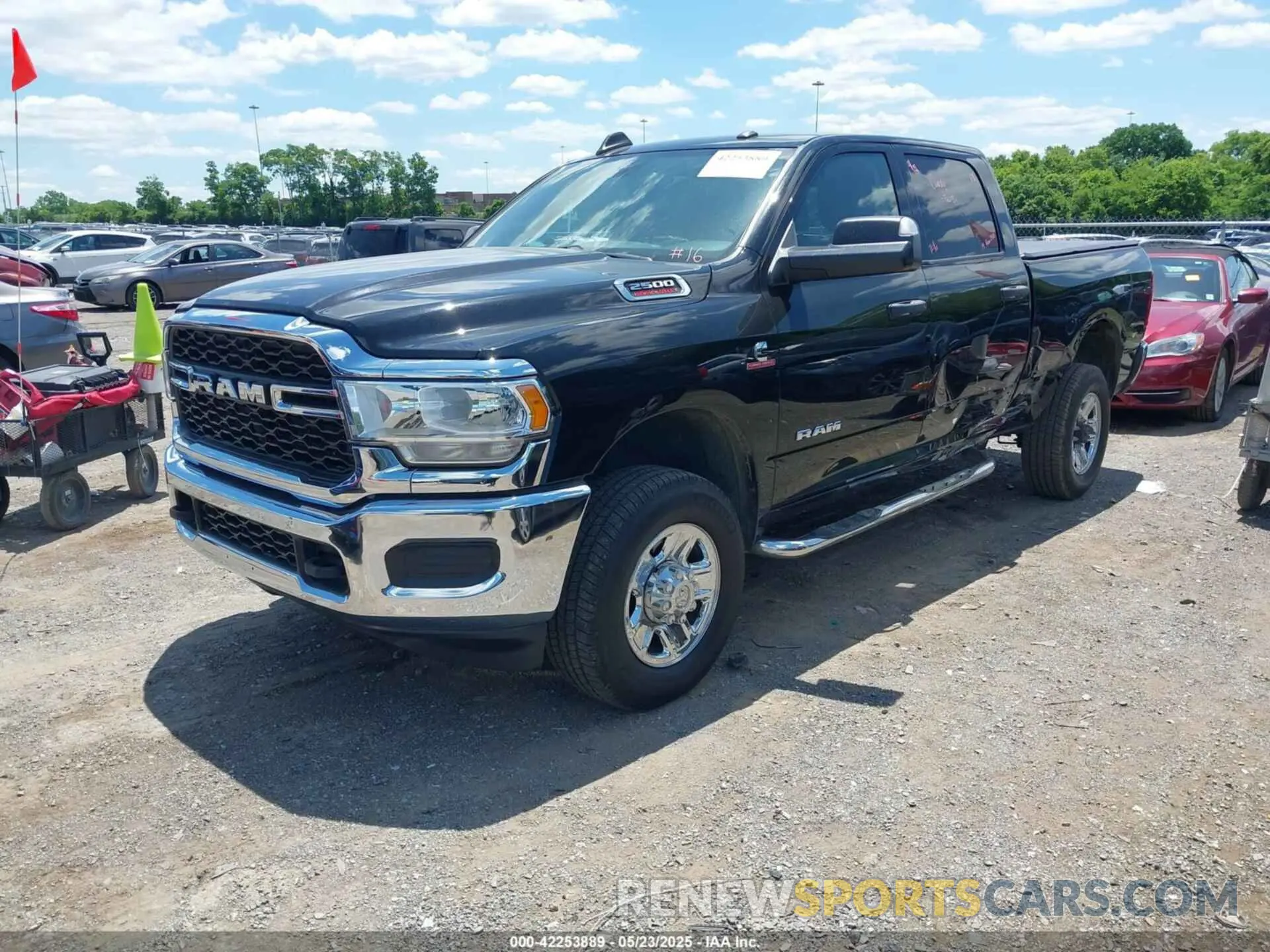 2 fotografías del automóvil dañado 3C6UR5CL7KG552062 RAM 2500 2019