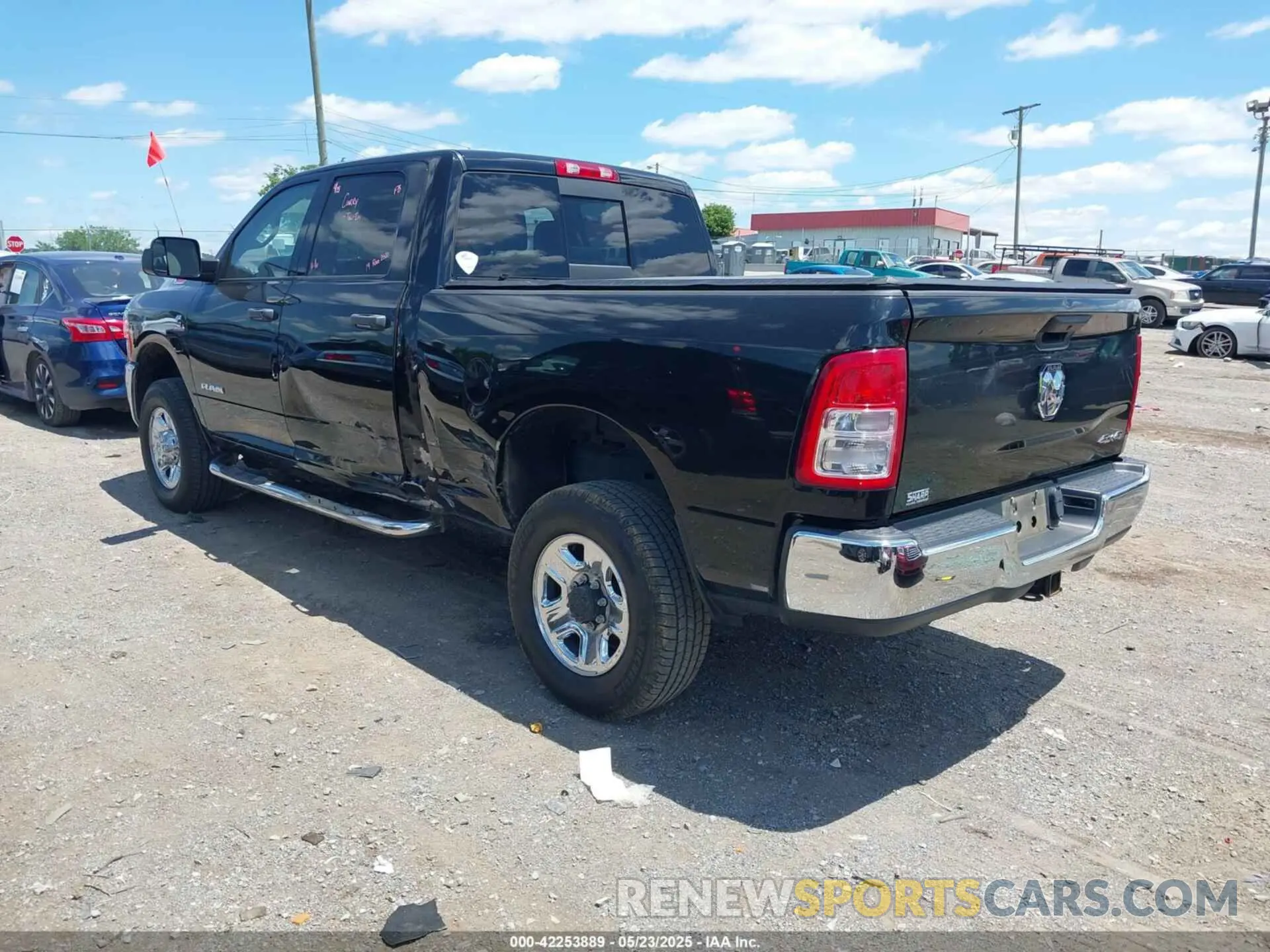 3 fotografías del automóvil dañado 3C6UR5CL7KG552062 RAM 2500 2019