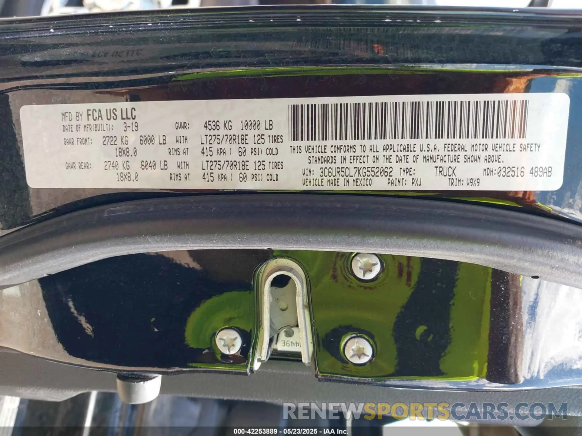 9 fotografías del automóvil dañado 3C6UR5CL7KG552062 RAM 2500 2019
