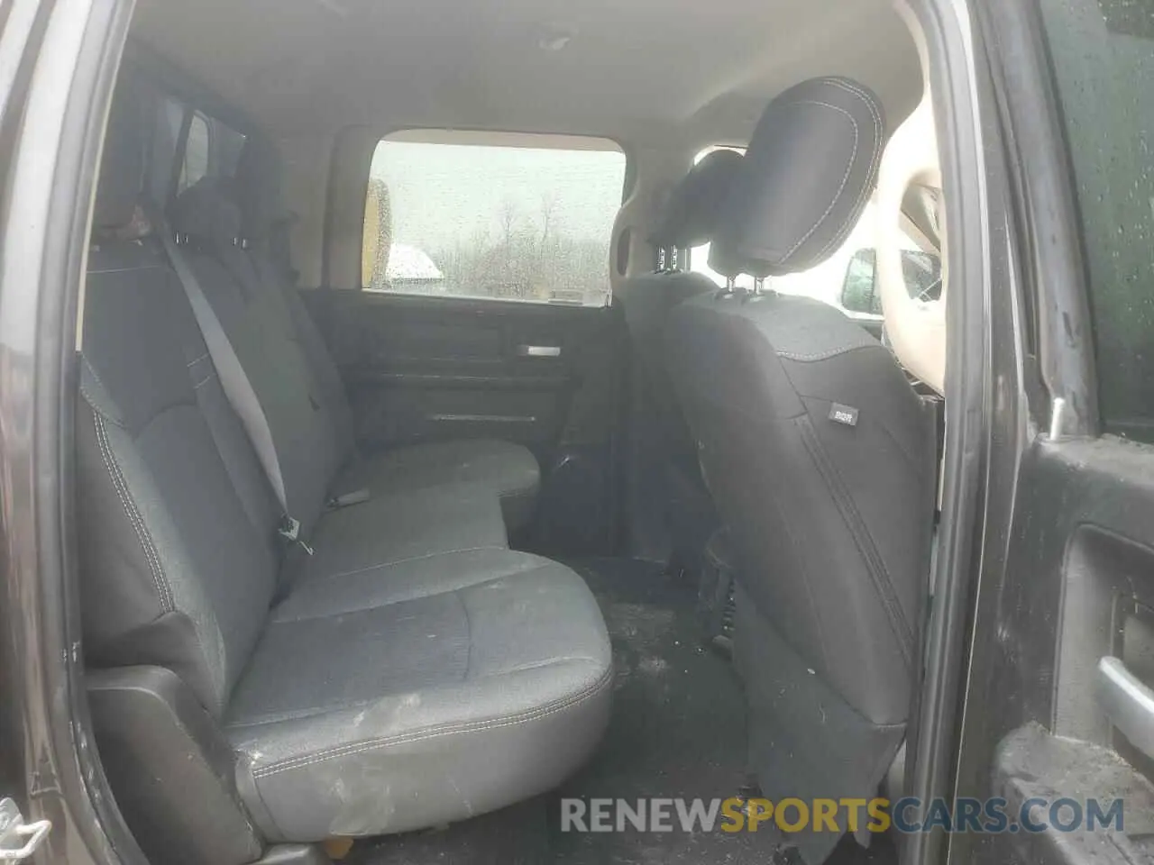 10 fotografías del automóvil dañado 3C6UR5CL7KG661623 RAM 2500 2019