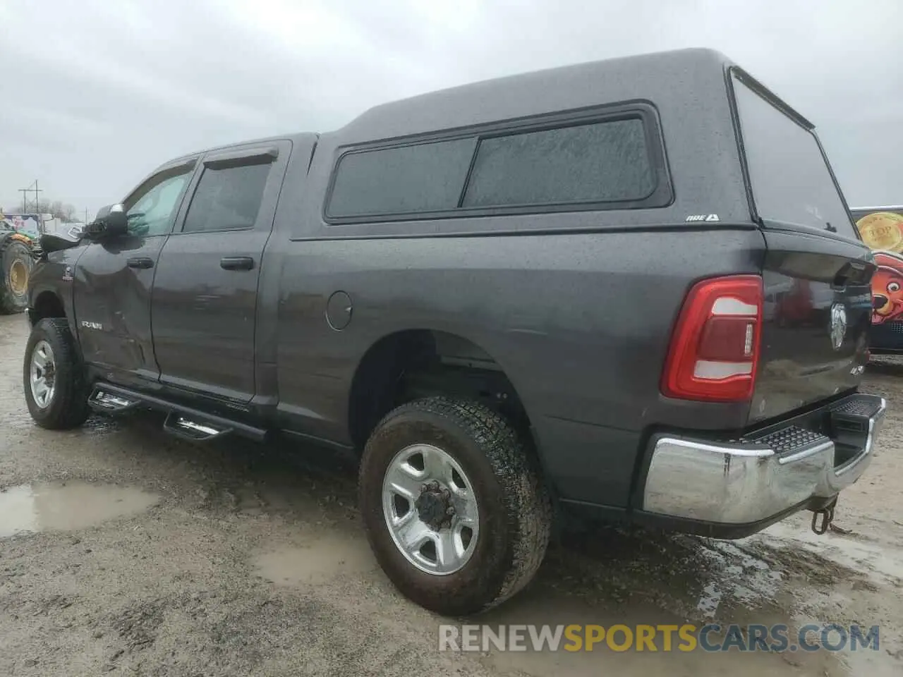 2 fotografías del automóvil dañado 3C6UR5CL7KG661623 RAM 2500 2019