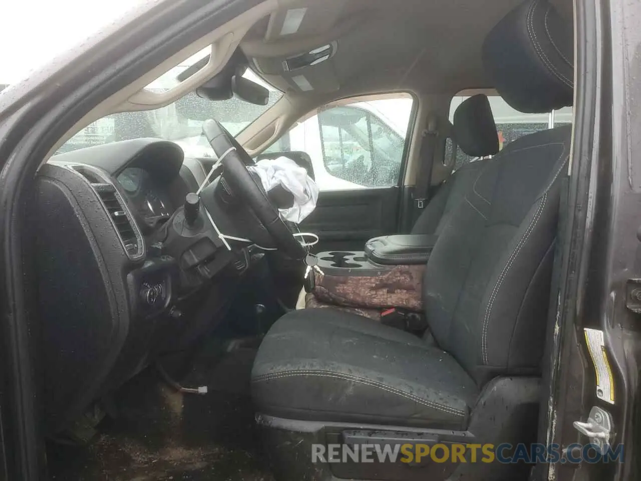 7 fotografías del automóvil dañado 3C6UR5CL7KG661623 RAM 2500 2019