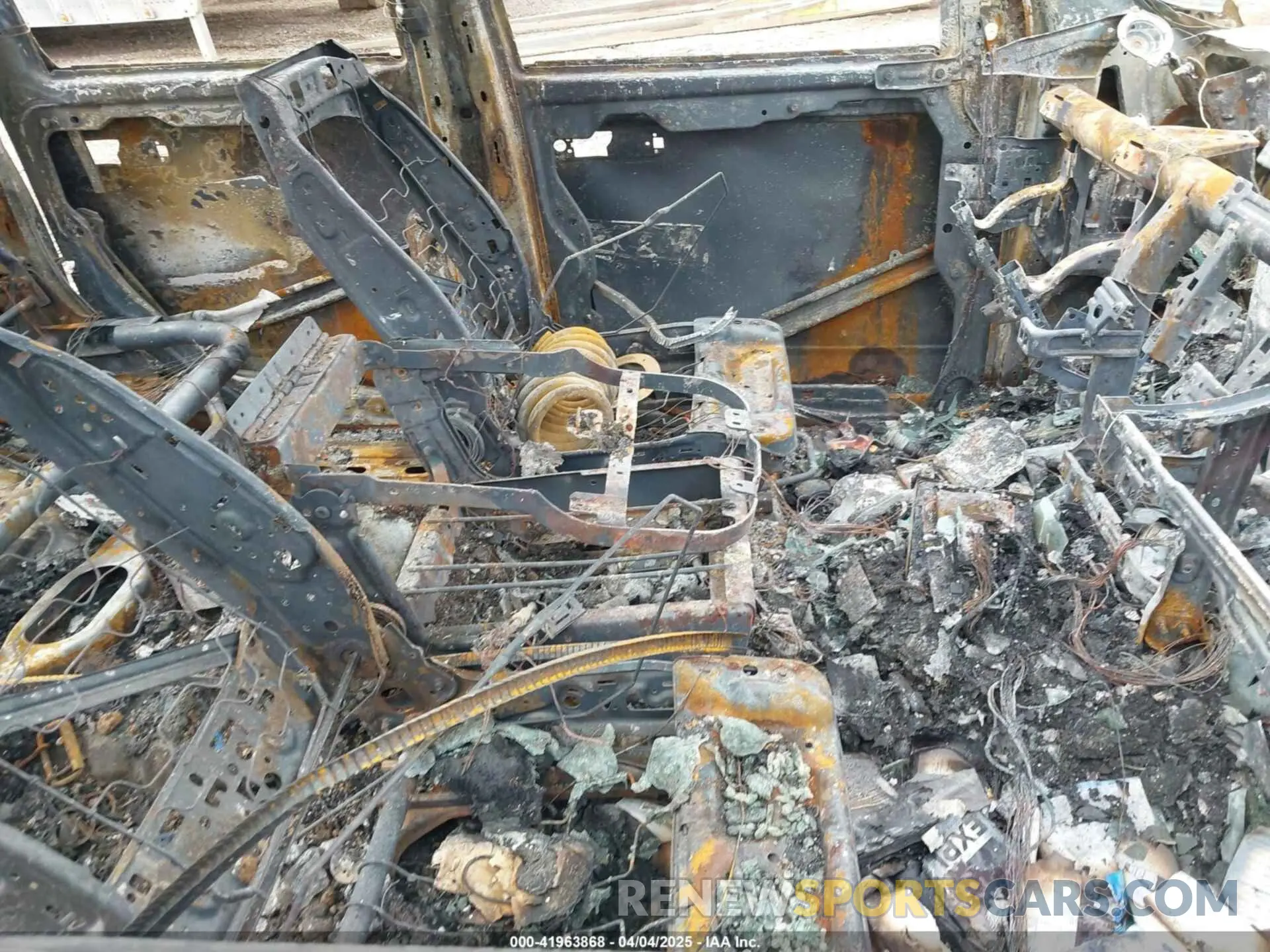 5 fotografías del automóvil dañado 3C6UR5CL9KG641227 RAM 2500 2019