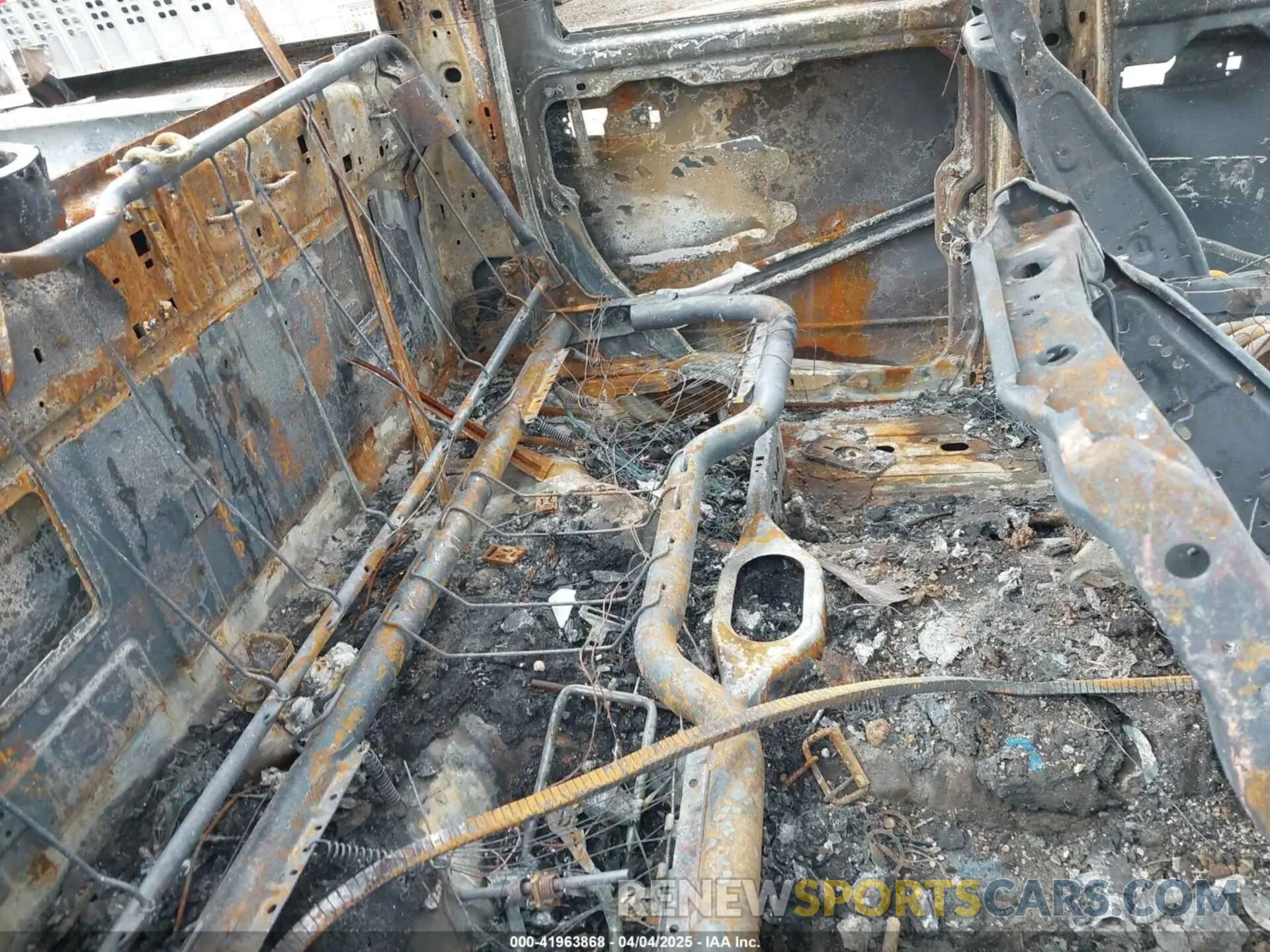 8 fotografías del automóvil dañado 3C6UR5CL9KG641227 RAM 2500 2019