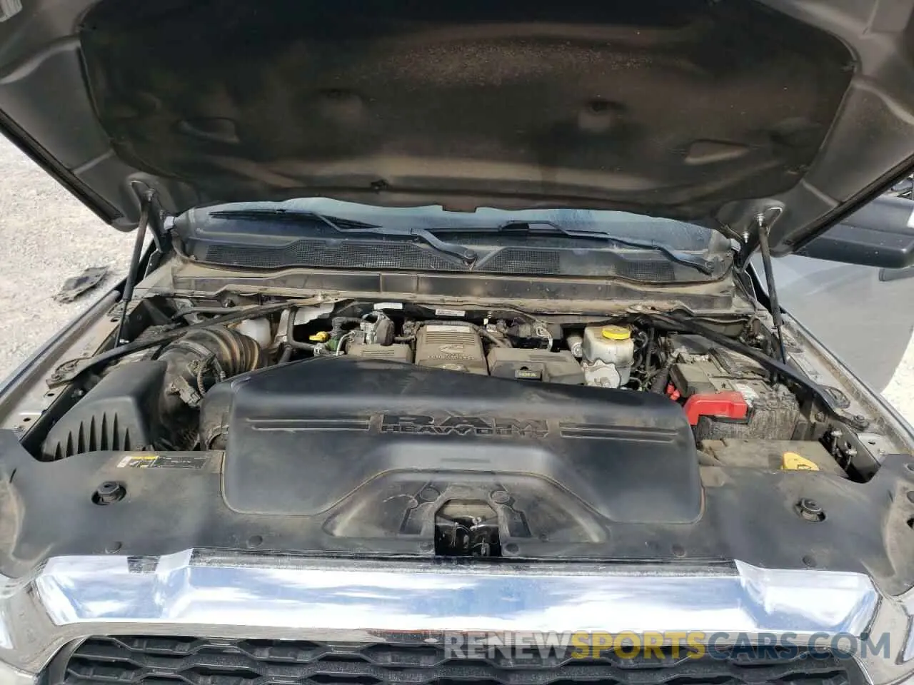 11 fotografías del automóvil dañado 3C6UR5CLXKG666976 RAM 2500 2019