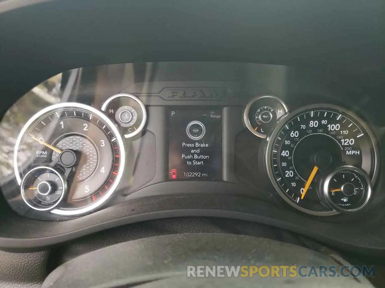 9 fotografías del automóvil dañado 3C6UR5CLXKG666976 RAM 2500 2019