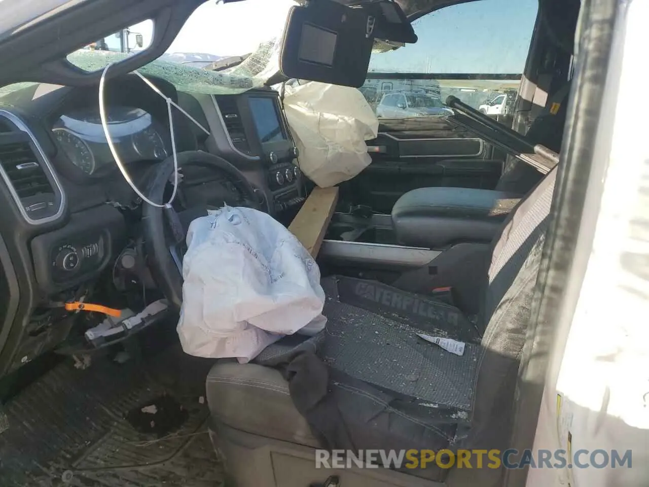 7 fotografías del automóvil dañado 3C6UR5DJ1KG697868 RAM 2500 2019