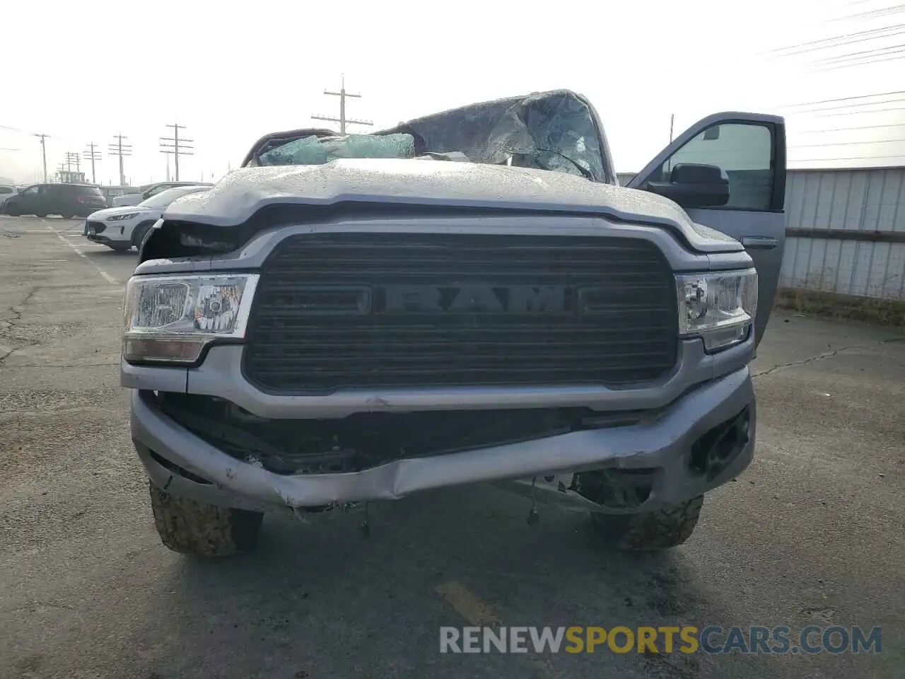 5 fotografías del automóvil dañado 3C6UR5DJ9KG608533 RAM 2500 2019