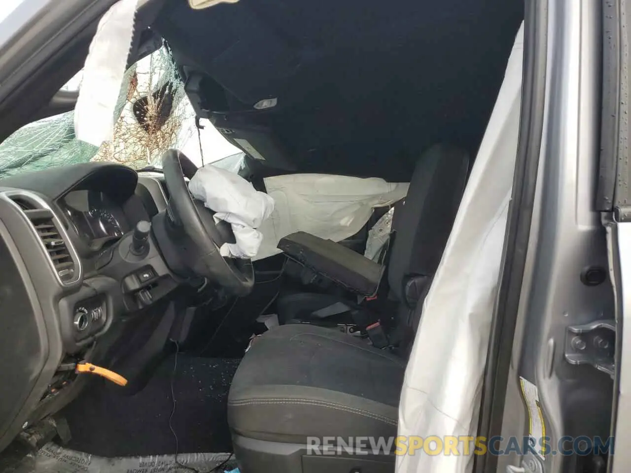 7 fotografías del automóvil dañado 3C6UR5DJ9KG608533 RAM 2500 2019