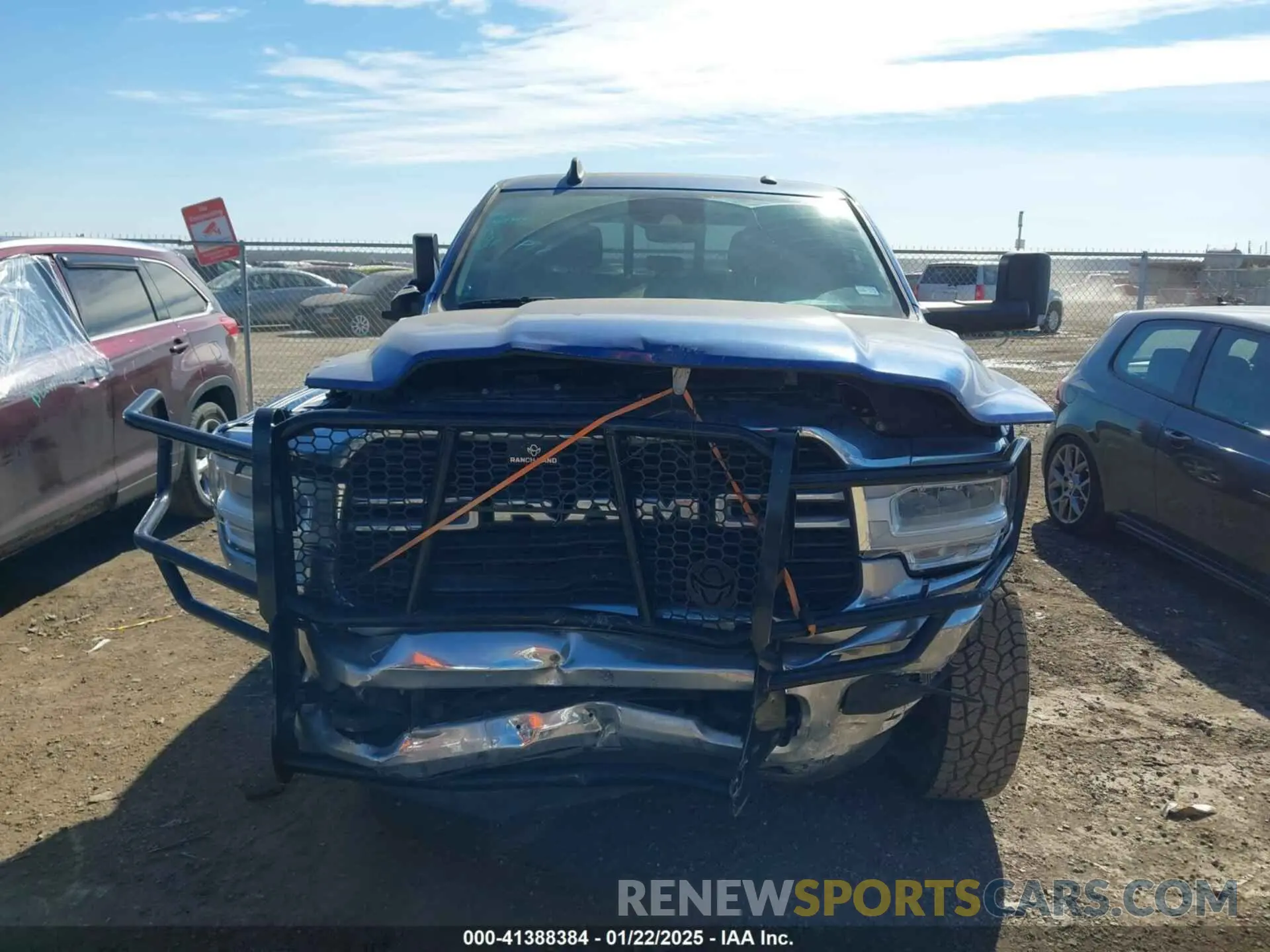 12 fotografías del automóvil dañado 3C6UR5DJ9KG645260 RAM 2500 2019