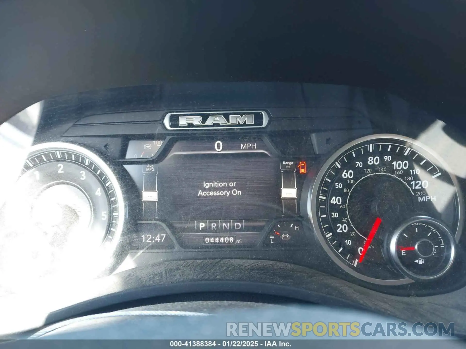 15 fotografías del automóvil dañado 3C6UR5DJ9KG645260 RAM 2500 2019