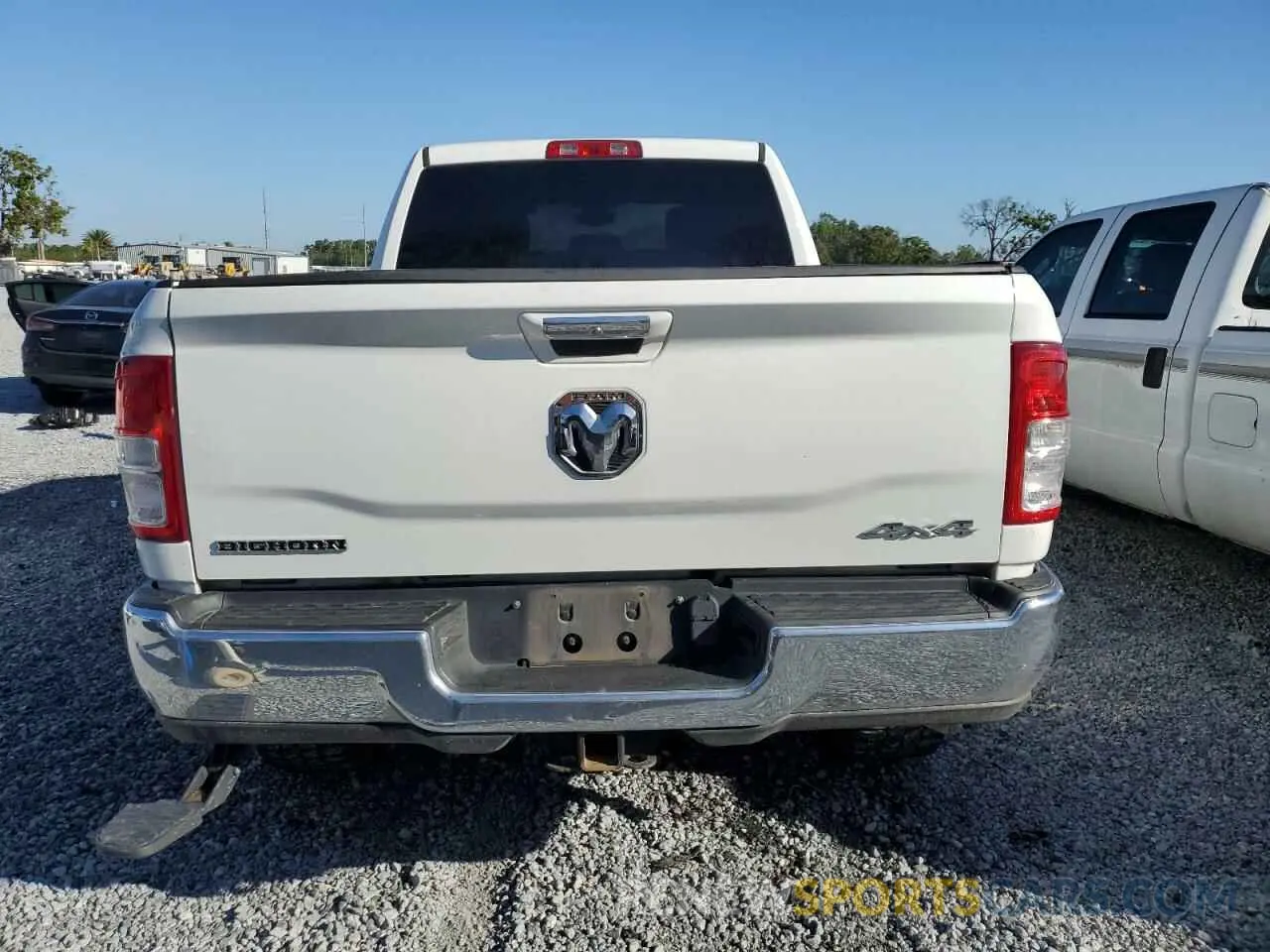 6 fotografías del automóvil dañado 3C6UR5DJ9KG708891 RAM 2500 2019
