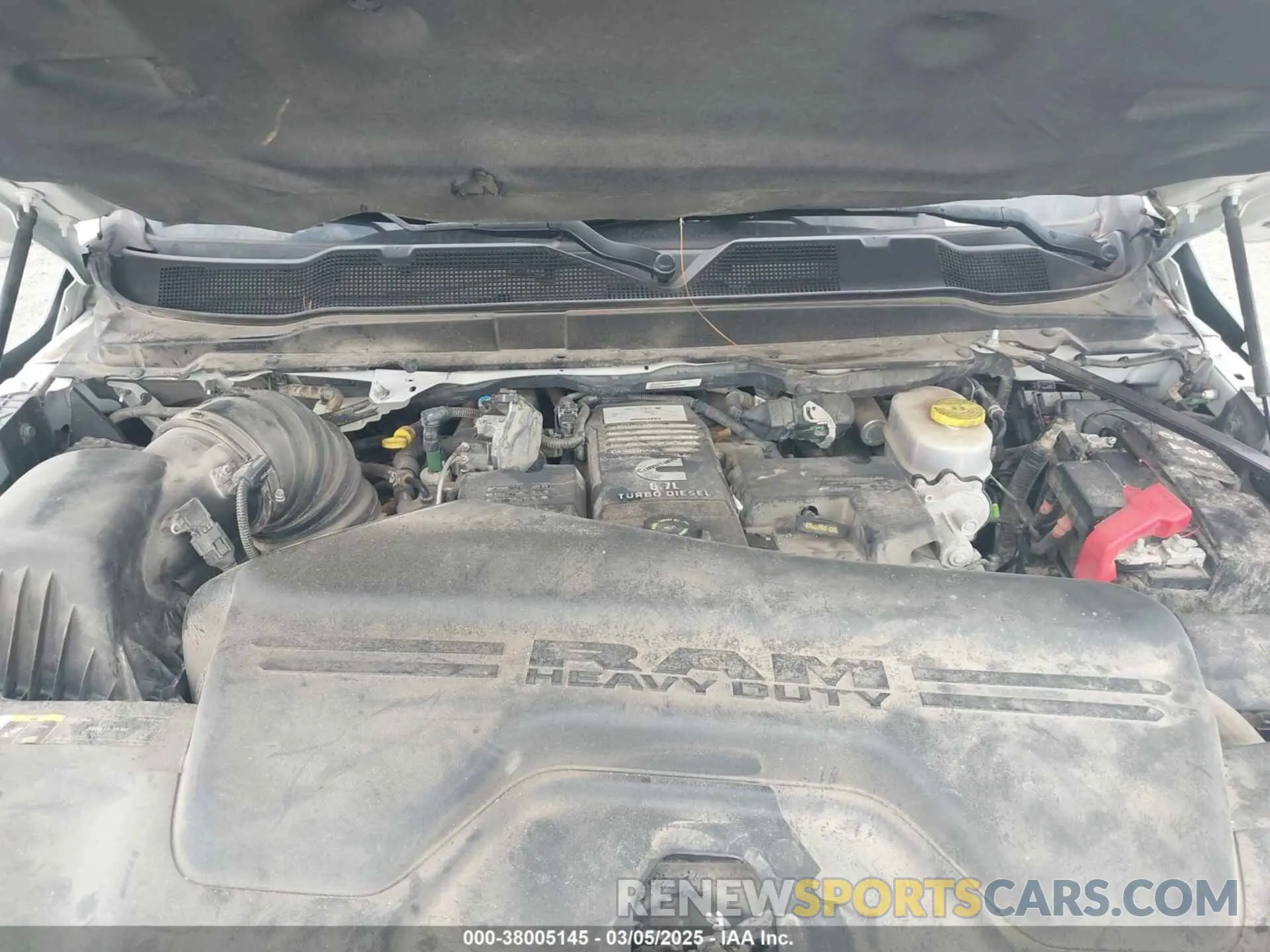 10 fotografías del automóvil dañado 3C6UR5DL0KG598038 RAM 2500 2019