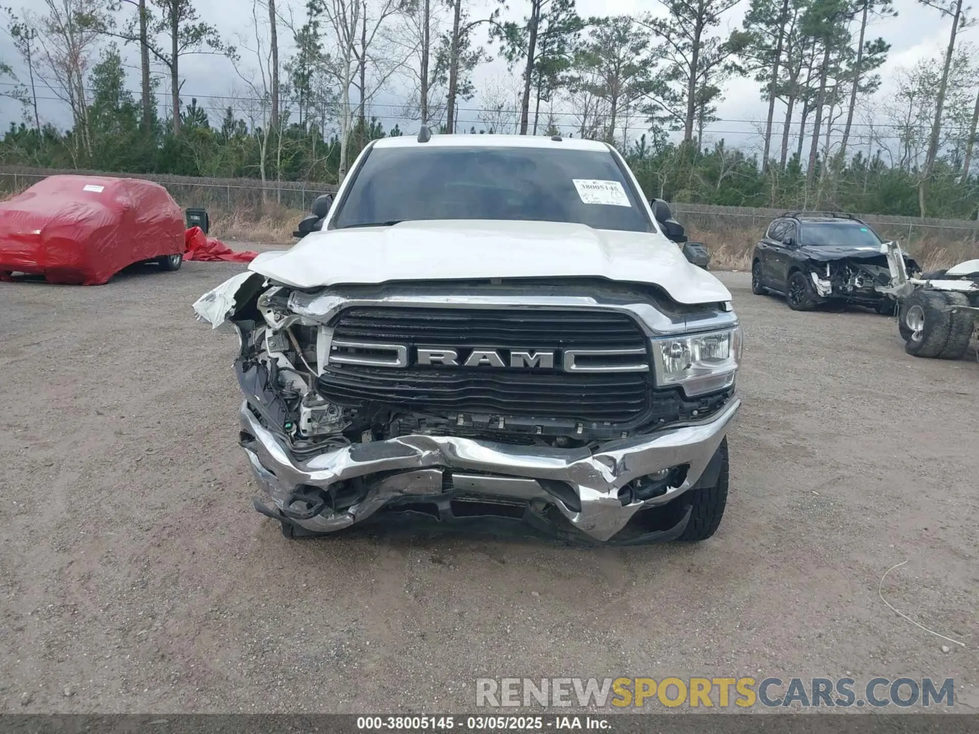 12 fotografías del automóvil dañado 3C6UR5DL0KG598038 RAM 2500 2019
