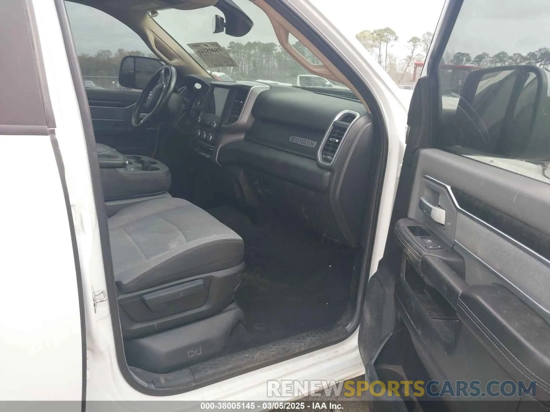 5 fotografías del automóvil dañado 3C6UR5DL0KG598038 RAM 2500 2019