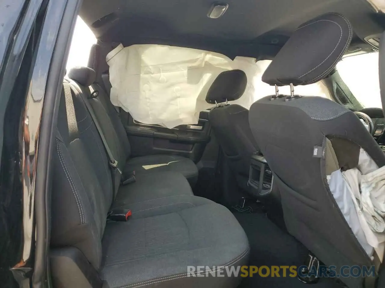 10 fotografías del automóvil dañado 3C6UR5DL1KG641088 RAM 2500 2019