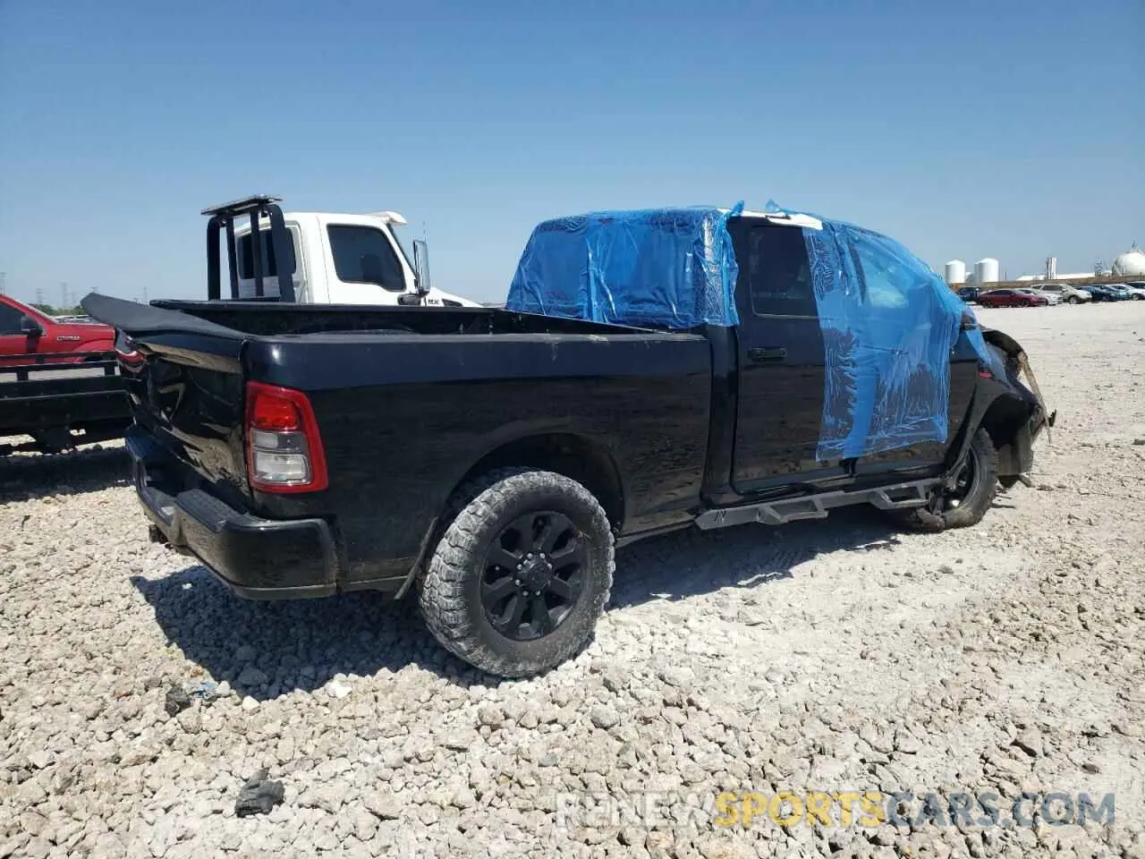 3 fotografías del automóvil dañado 3C6UR5DL1KG641088 RAM 2500 2019