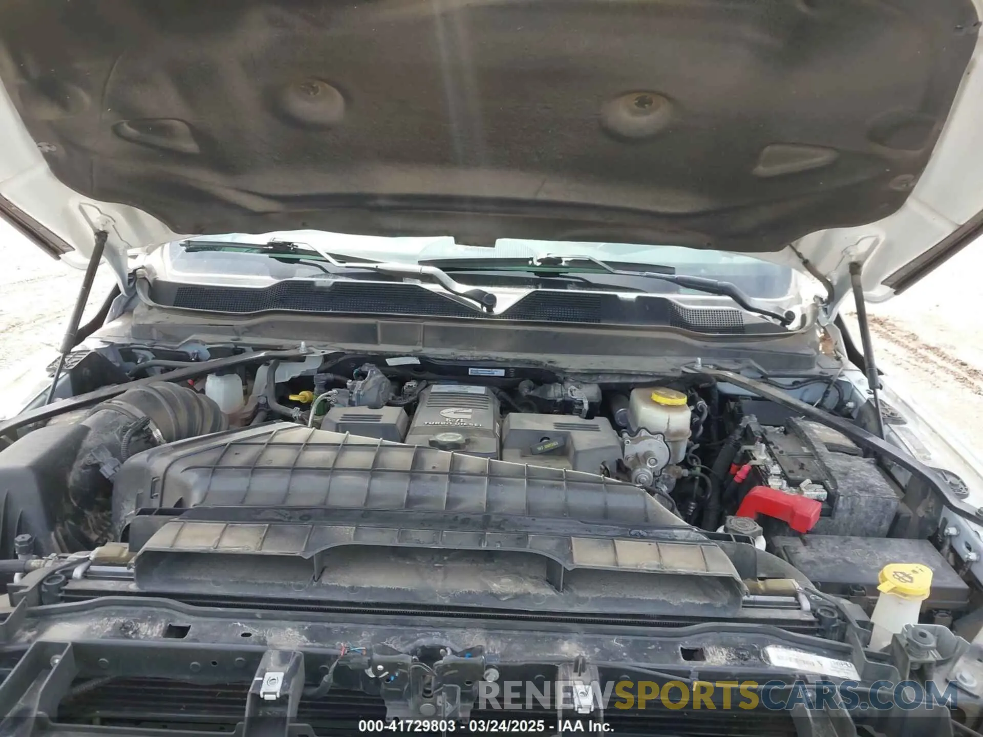 10 fotografías del automóvil dañado 3C6UR5DL2KG675282 RAM 2500 2019