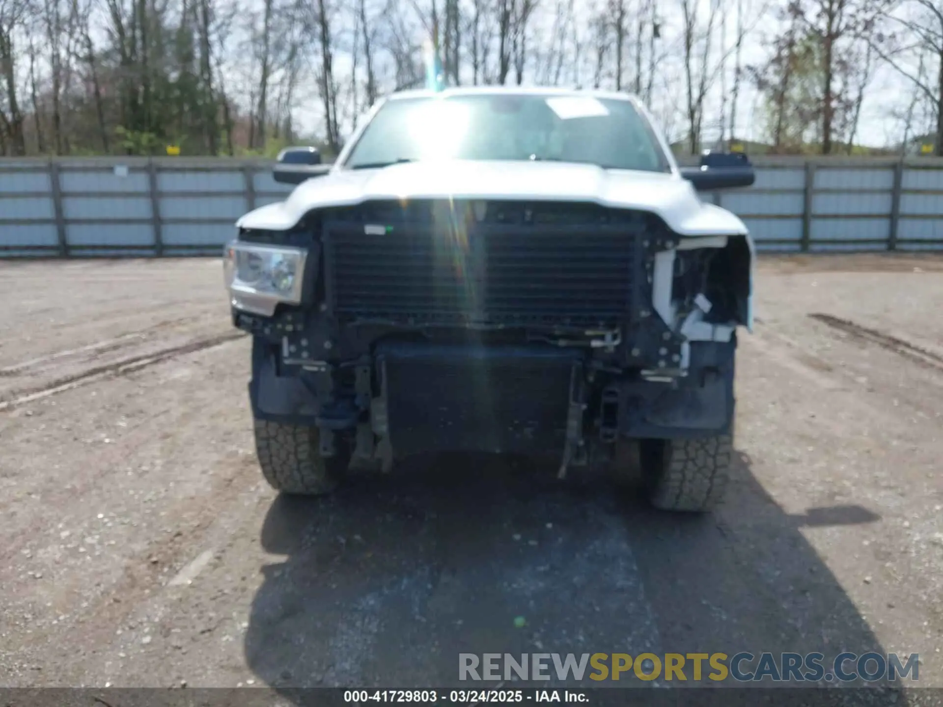 13 fotografías del automóvil dañado 3C6UR5DL2KG675282 RAM 2500 2019