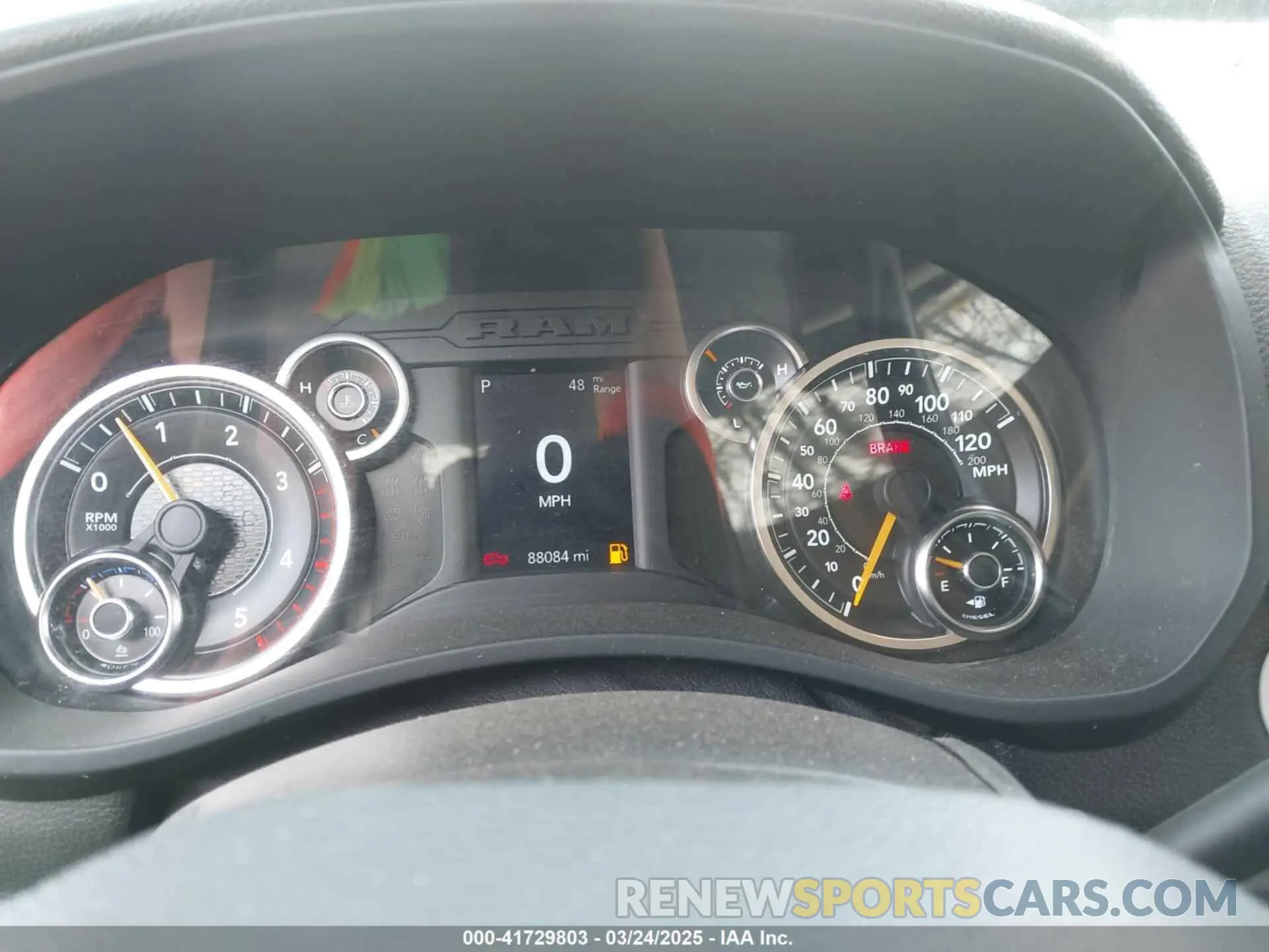 7 fotografías del automóvil dañado 3C6UR5DL2KG675282 RAM 2500 2019