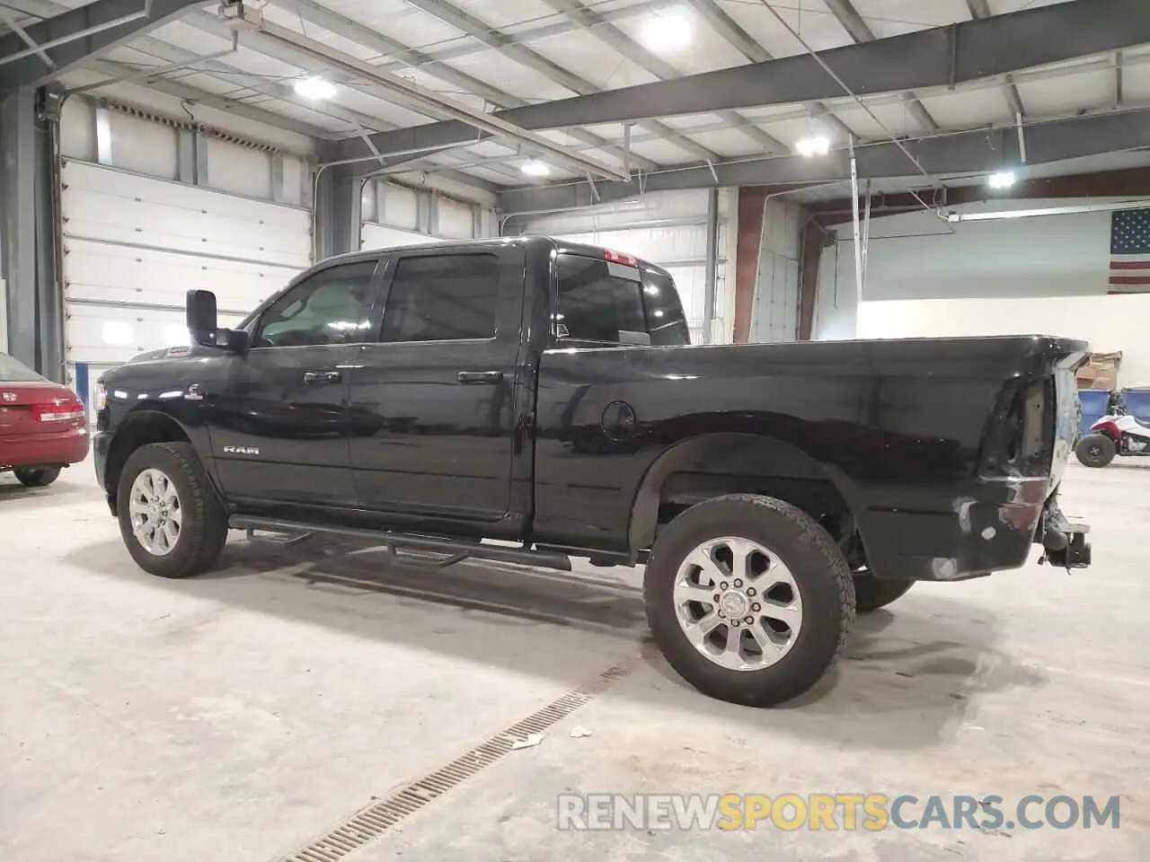 2 fotografías del automóvil dañado 3C6UR5DL3KG559475 RAM 2500 2019