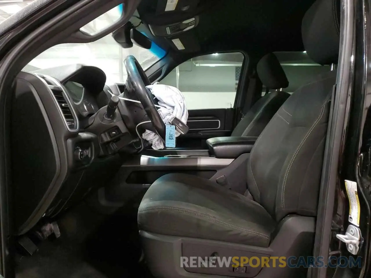 7 fotografías del automóvil dañado 3C6UR5DL3KG559475 RAM 2500 2019
