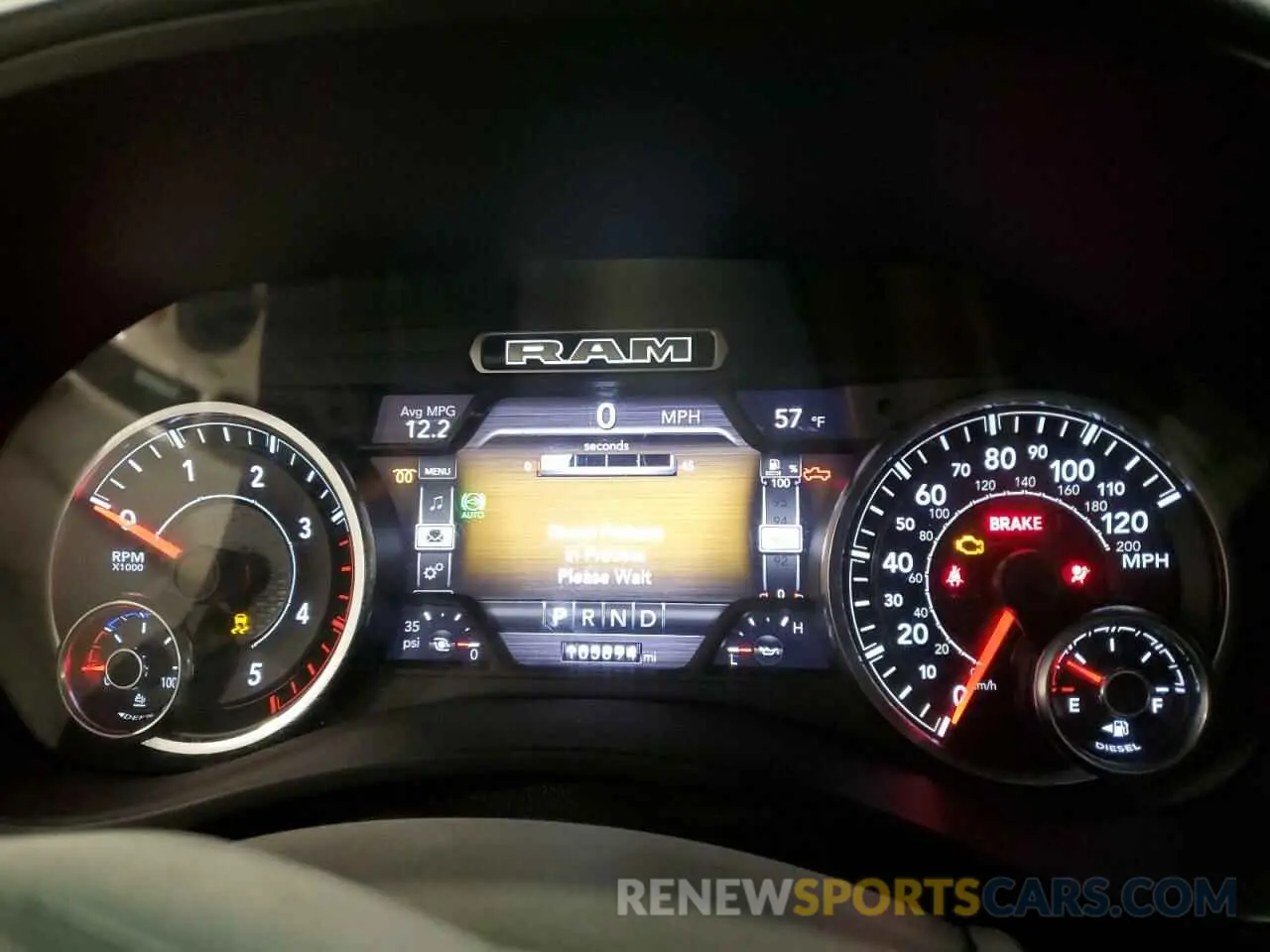 9 fotografías del automóvil dañado 3C6UR5DL3KG559475 RAM 2500 2019