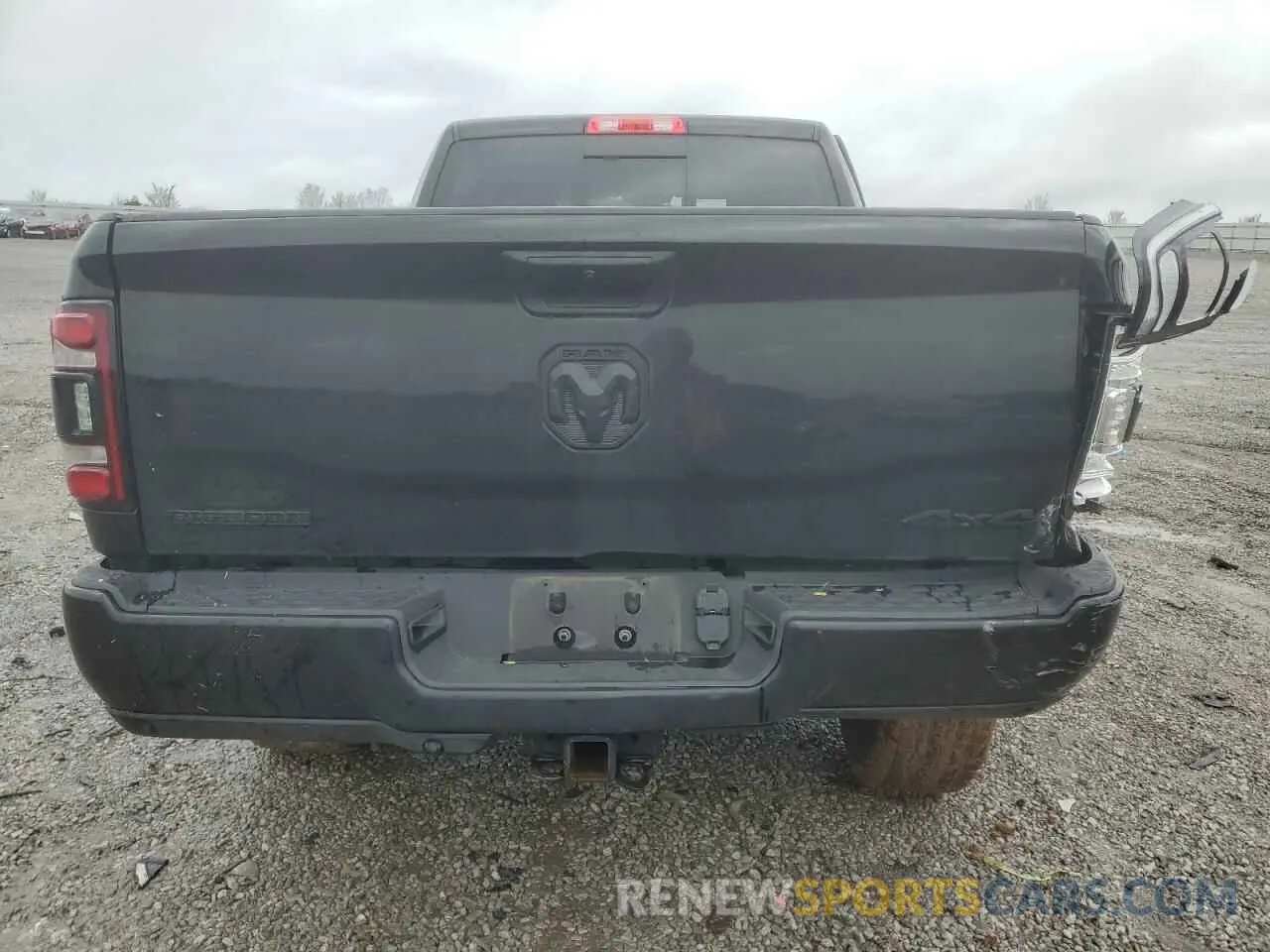 6 fotografías del automóvil dañado 3C6UR5DL5KG652482 RAM 2500 2019