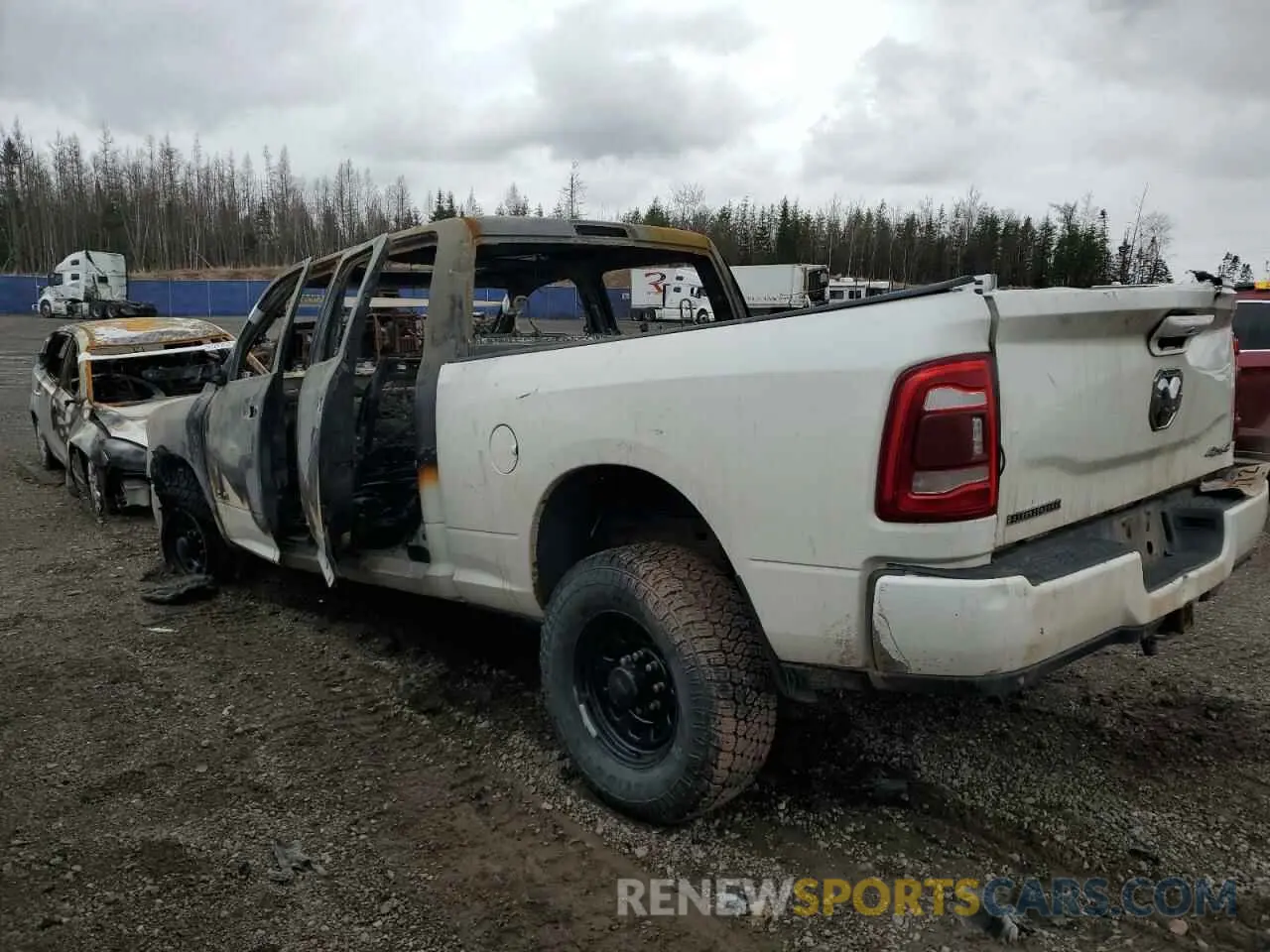 2 fotografías del automóvil dañado 3C6UR5DL6KG517981 RAM 2500 2019
