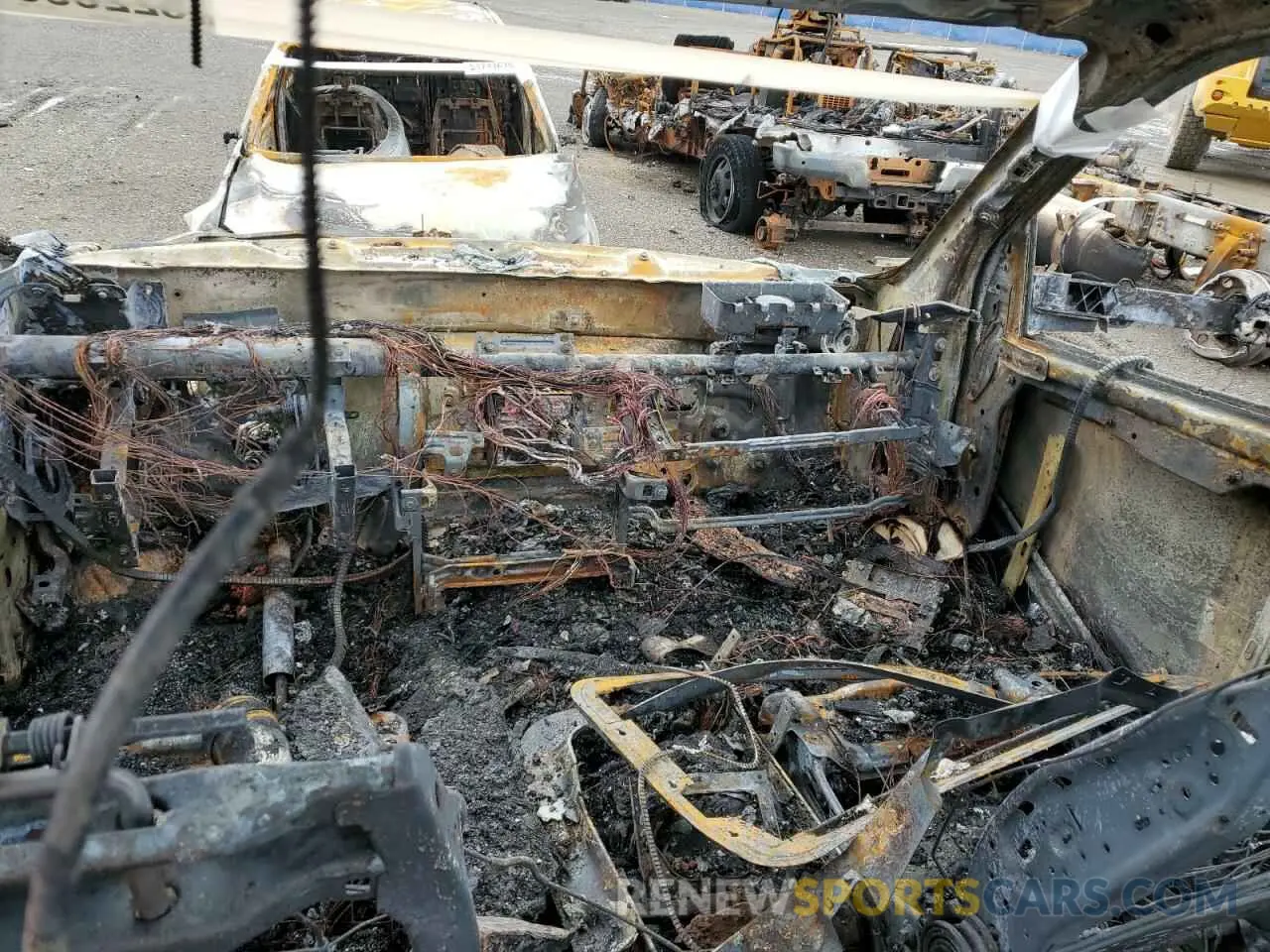 8 fotografías del automóvil dañado 3C6UR5DL6KG517981 RAM 2500 2019