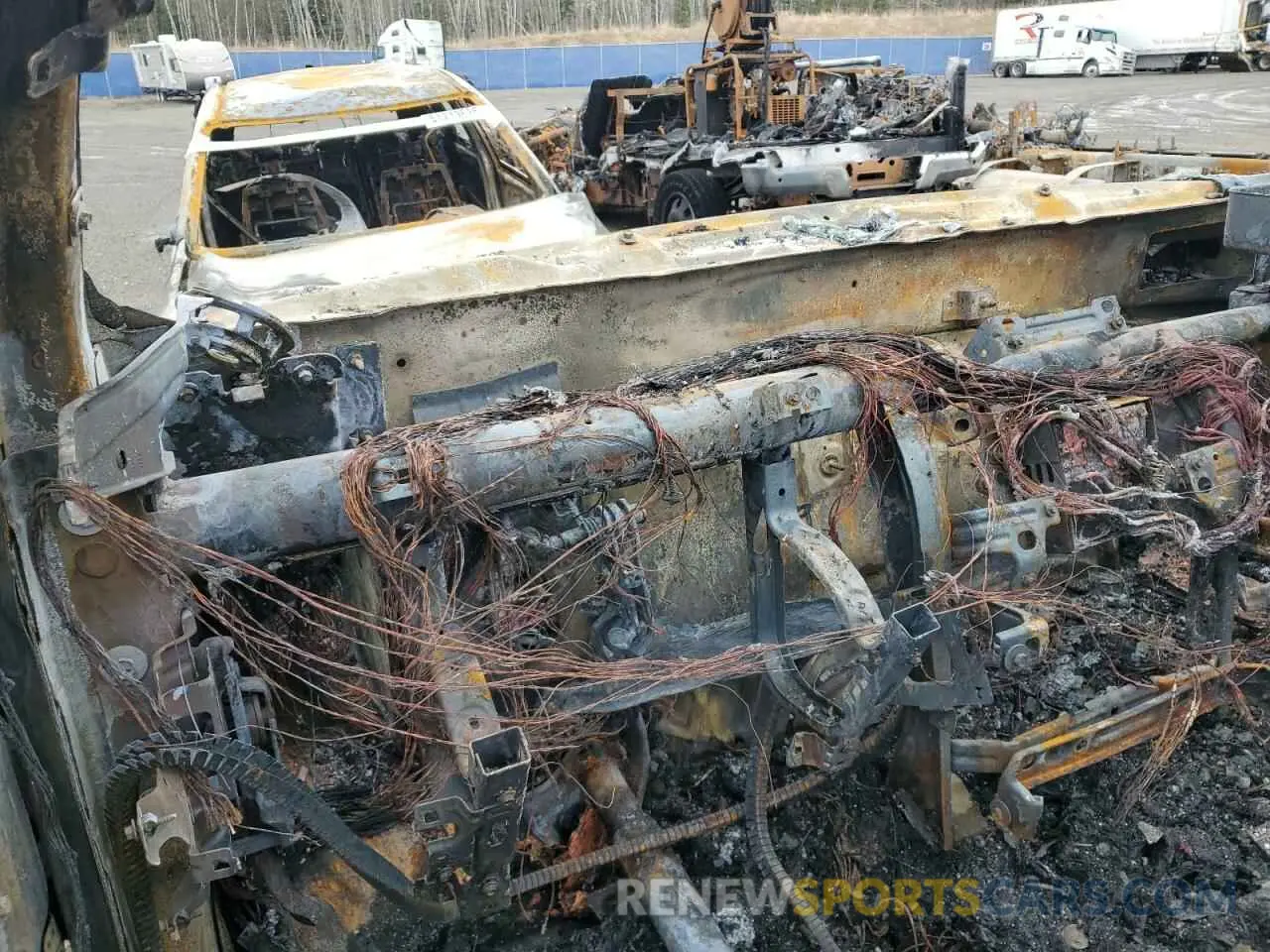 9 fotografías del automóvil dañado 3C6UR5DL6KG517981 RAM 2500 2019