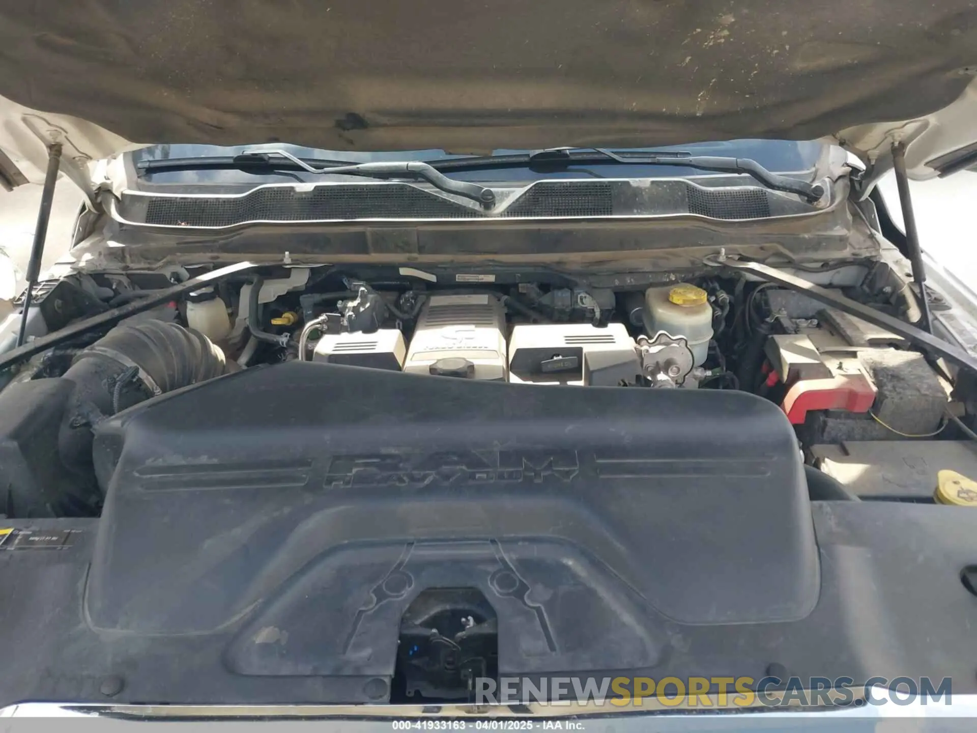 10 fotografías del automóvil dañado 3C6UR5DL7KG544980 RAM 2500 2019
