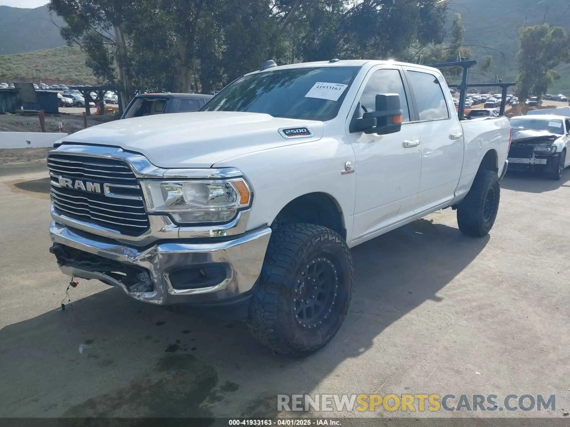 2 fotografías del automóvil dañado 3C6UR5DL7KG544980 RAM 2500 2019