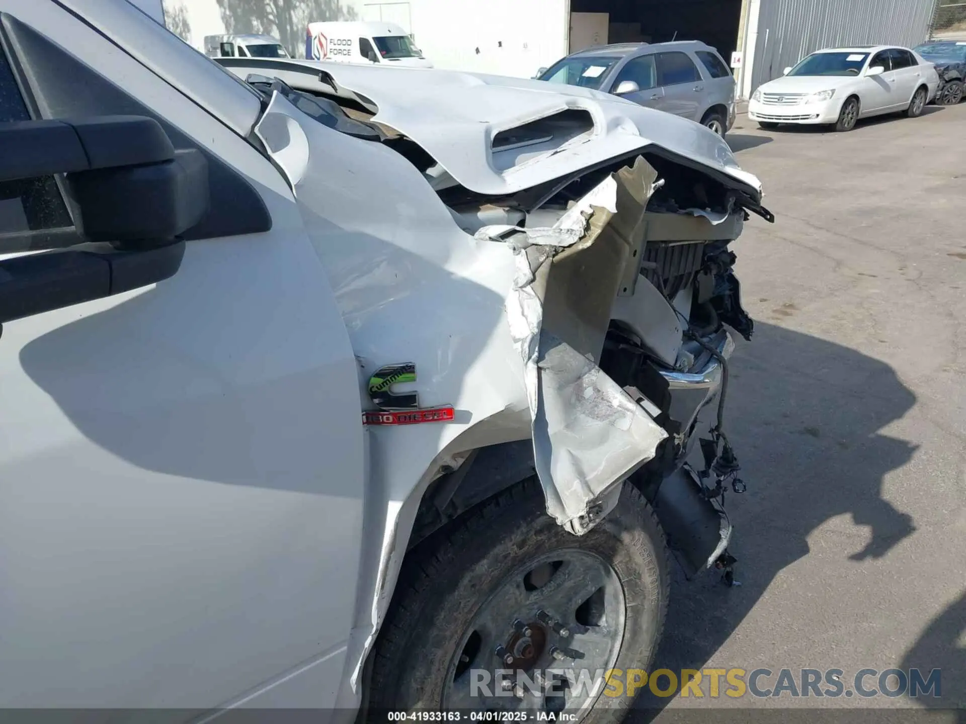20 fotografías del automóvil dañado 3C6UR5DL7KG544980 RAM 2500 2019