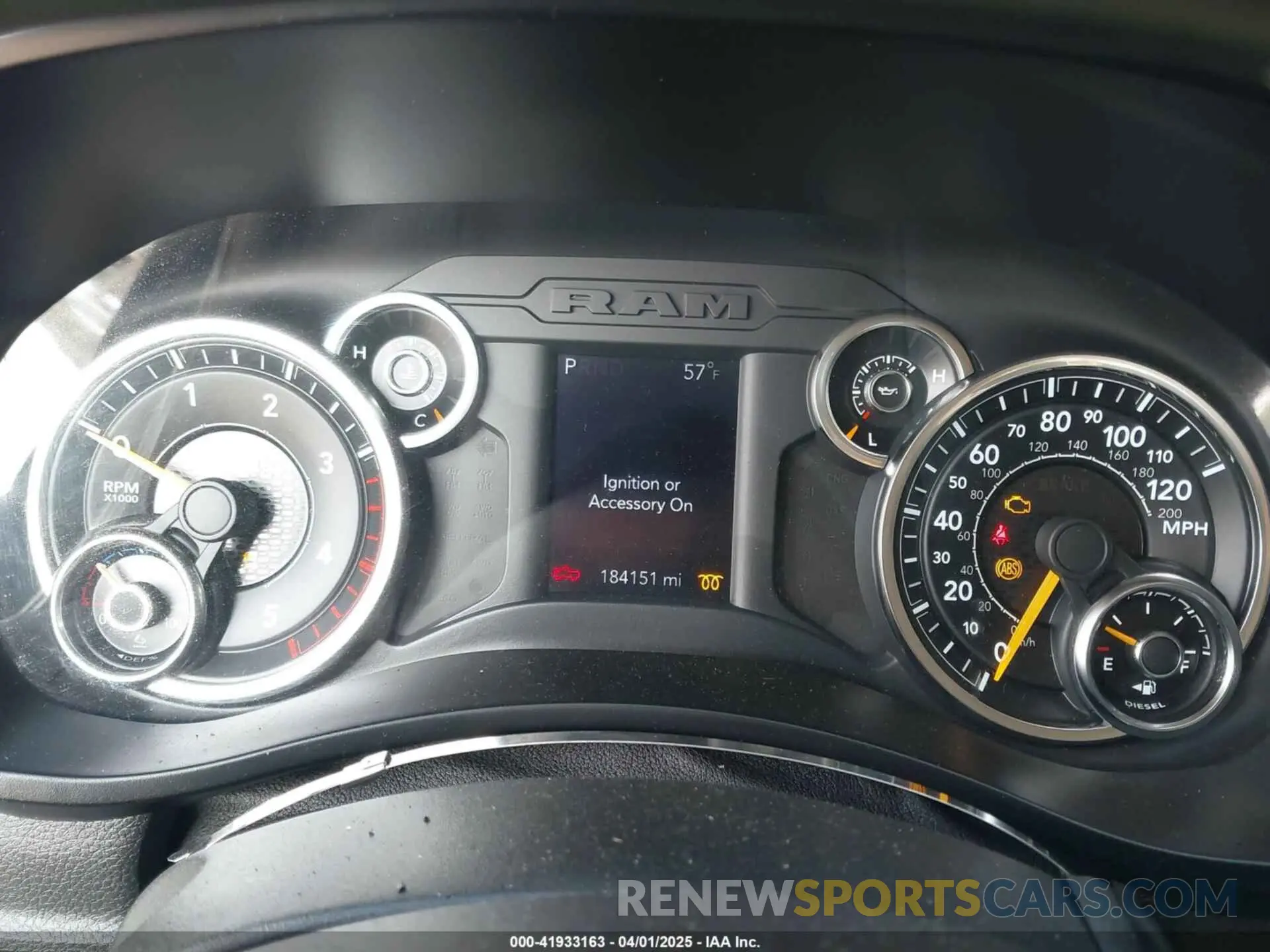 7 fotografías del automóvil dañado 3C6UR5DL7KG544980 RAM 2500 2019