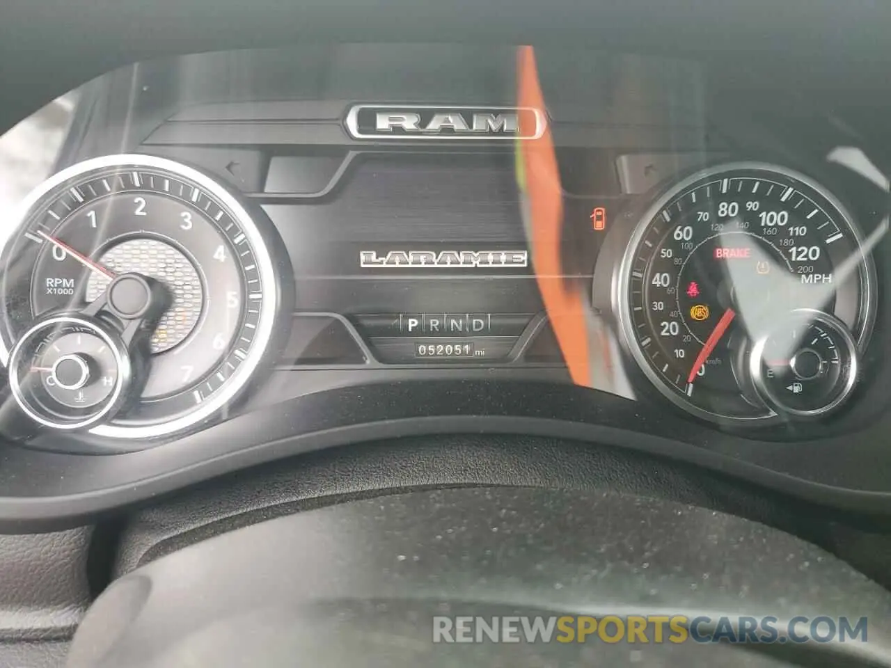 9 fotografías del automóvil dañado 3C6UR5FJ0KG713491 RAM 2500 2019